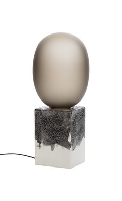 Magma One Haut, européen, minimaliste, pommes de terre grises fumées, base blanche, Allemagne