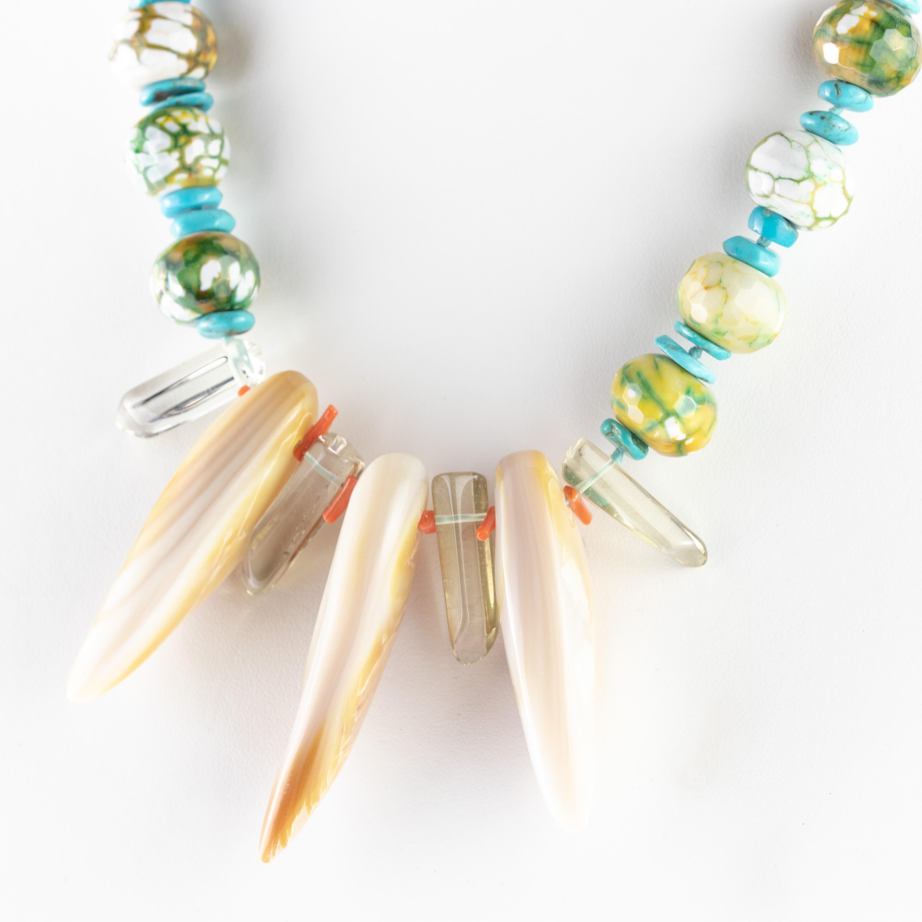 Donna Magnesite Turchese Cristallo di Rocca Madreperla Argento Collana Tribale del Guerriero in vendita