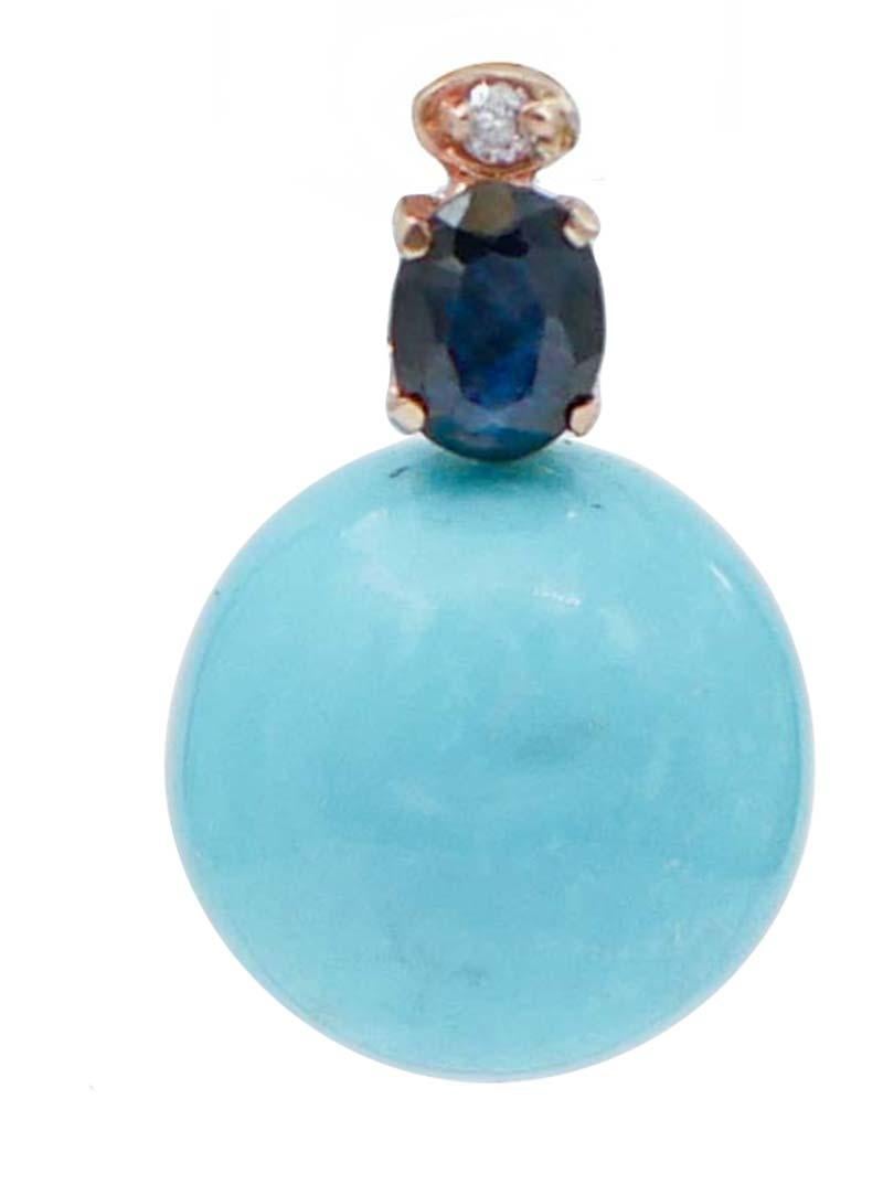 Splendidi orecchini con struttura in oro rosa 14 kt montati con un diamante e uno zaffiro nella parte superiore; come pendente, una magnesite.
Diamanti 0,04 ct
Zaffiri 0,78 carati - 5 mm x 4 mm
Magnesite 5,20 gr -12 mm
Peso totale 6.20 gr
RF