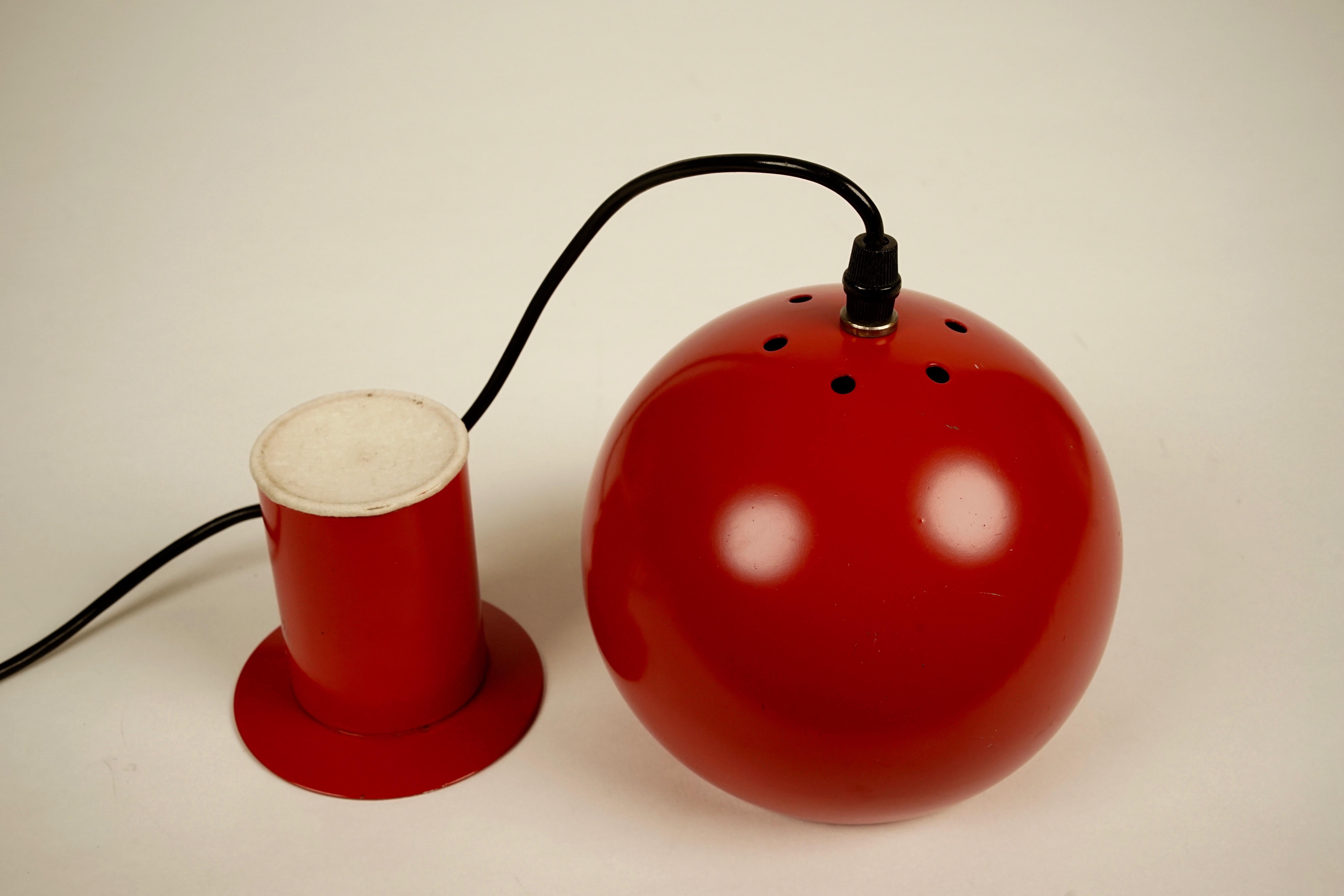 Lampe de table à boule magnétique des années 1970 Bon état - En vente à Vienna, Austria