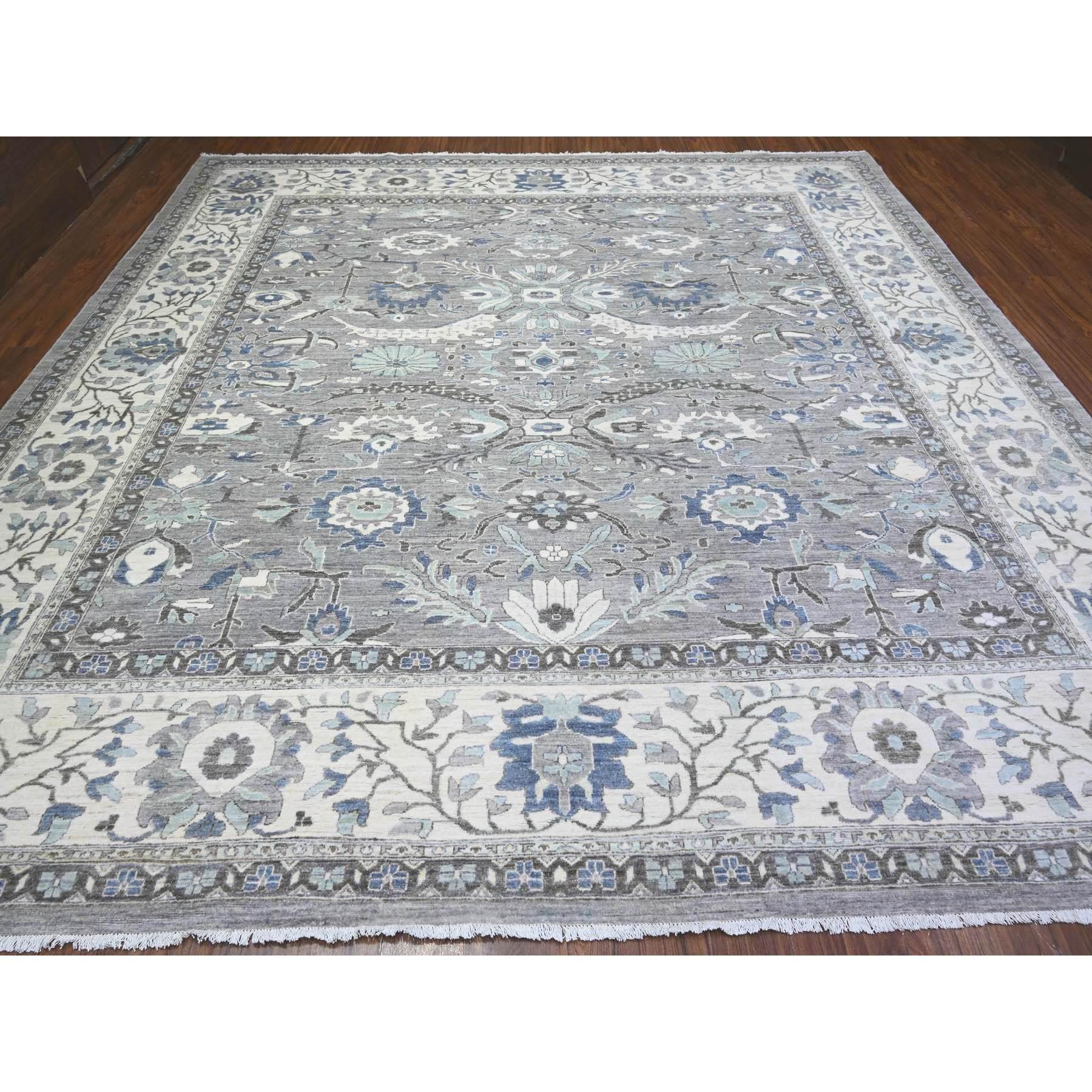 Esta fabulosa alfombra anudada a mano ha sido creada y diseñada para ofrecer mayor resistencia y durabilidad. Esta alfombra ha sido elaborada a mano durante semanas con el método tradicional que se utiliza para hacer
Tamaño exacto de la alfombra en