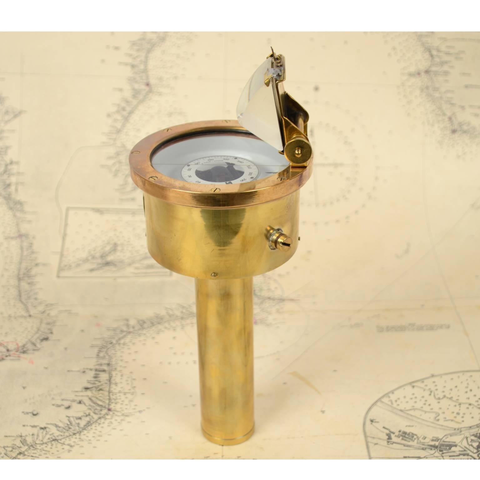 20th Century Nautical Brass Magnetic Compass with Original Box by E. Vion Paris, Early 1900 For Sale