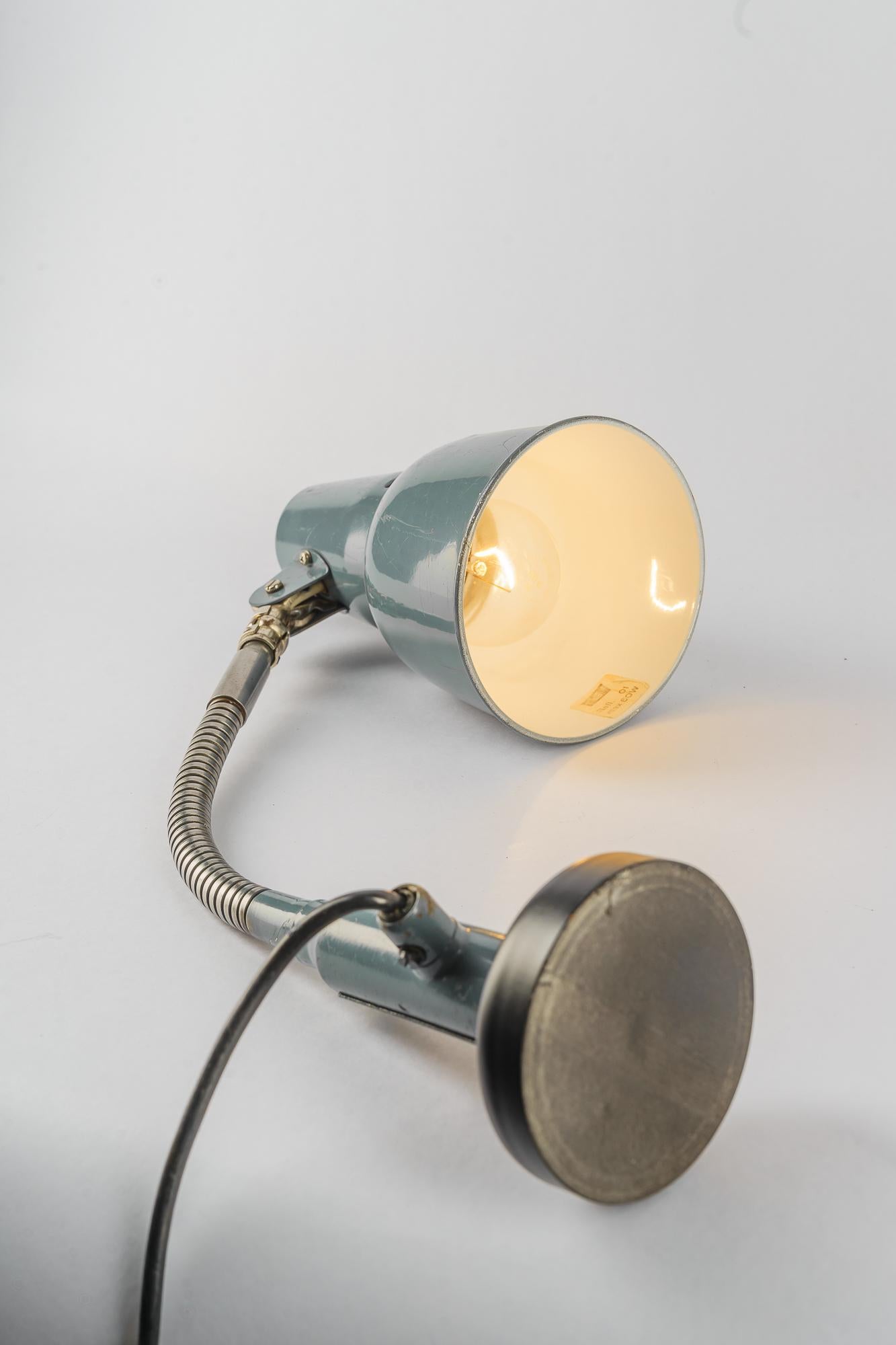 Magnetische Tischlampe ca. 1950er Jahre im Angebot 6