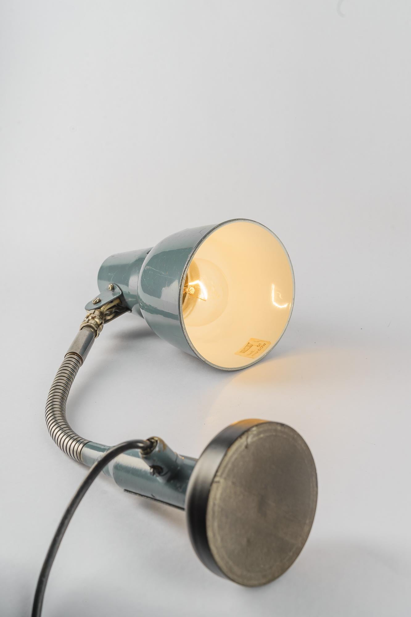 Magnetische Tischlampe ca. 1950er Jahre im Angebot 7