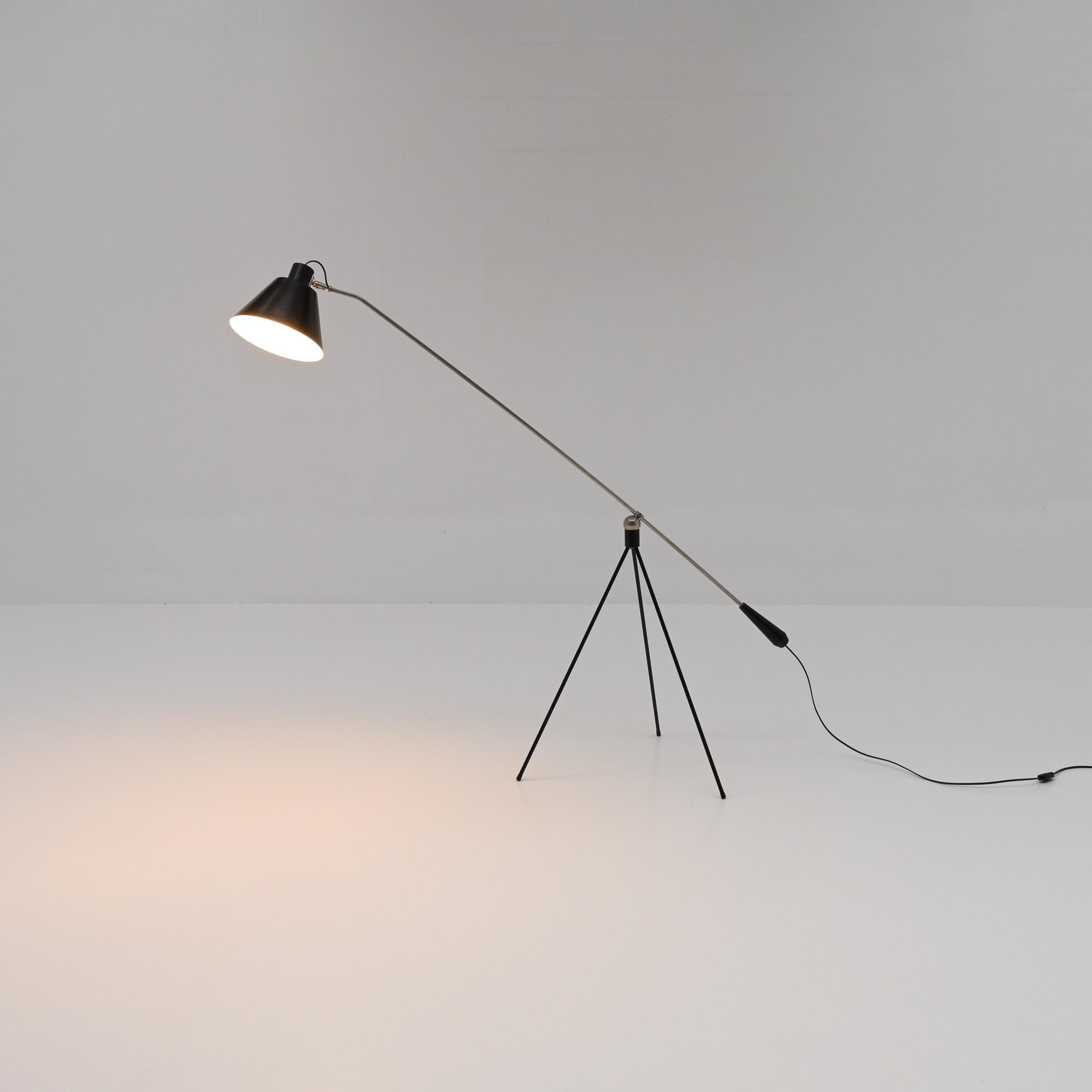 Magneto Floor Lamp by H. Fillekes for Artiforte For Sale 12