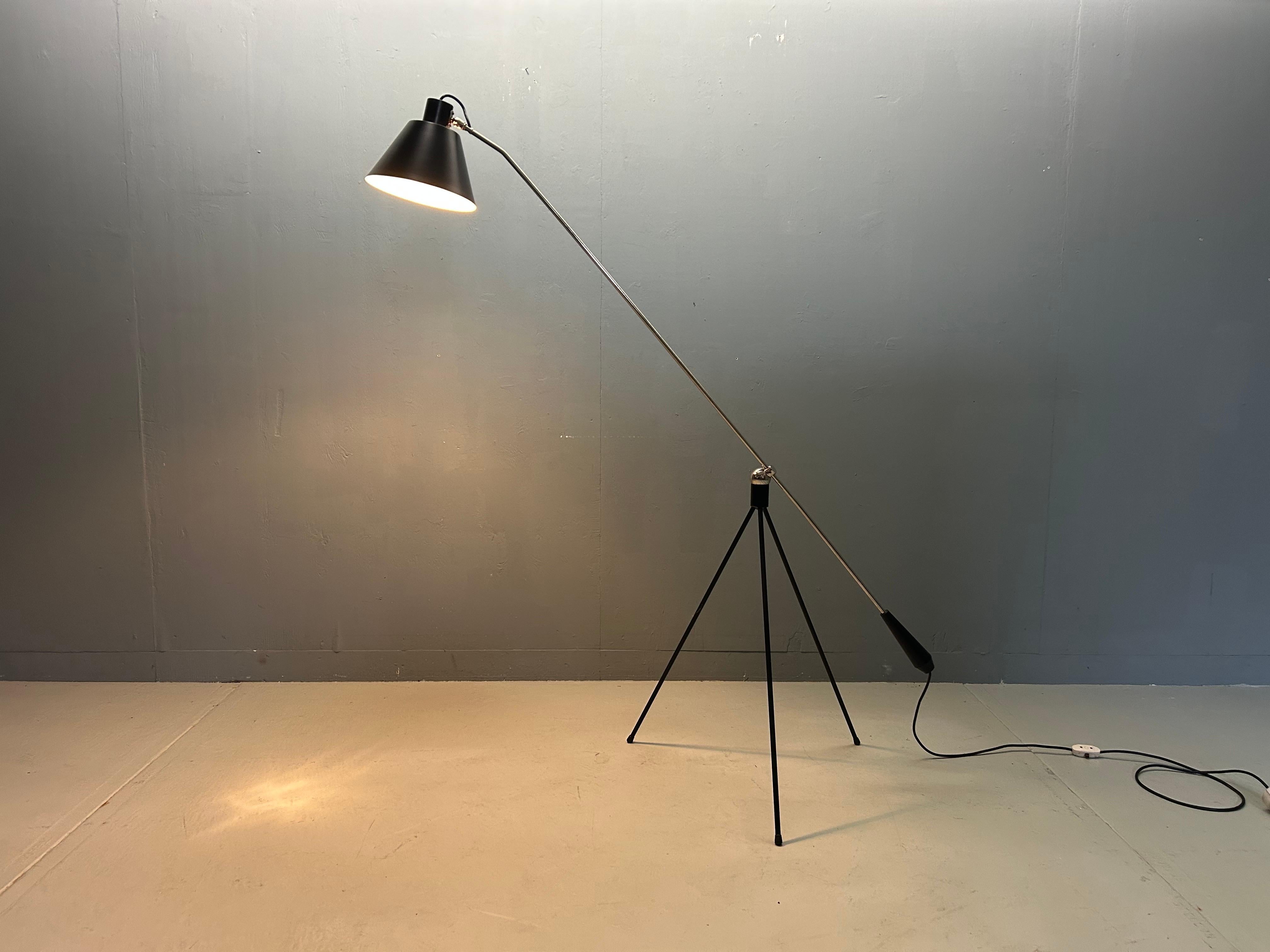‘Magneto’ Floor Lamp by H. Fillekes for Artiforte, the Netherlands, 1954 For Sale 4