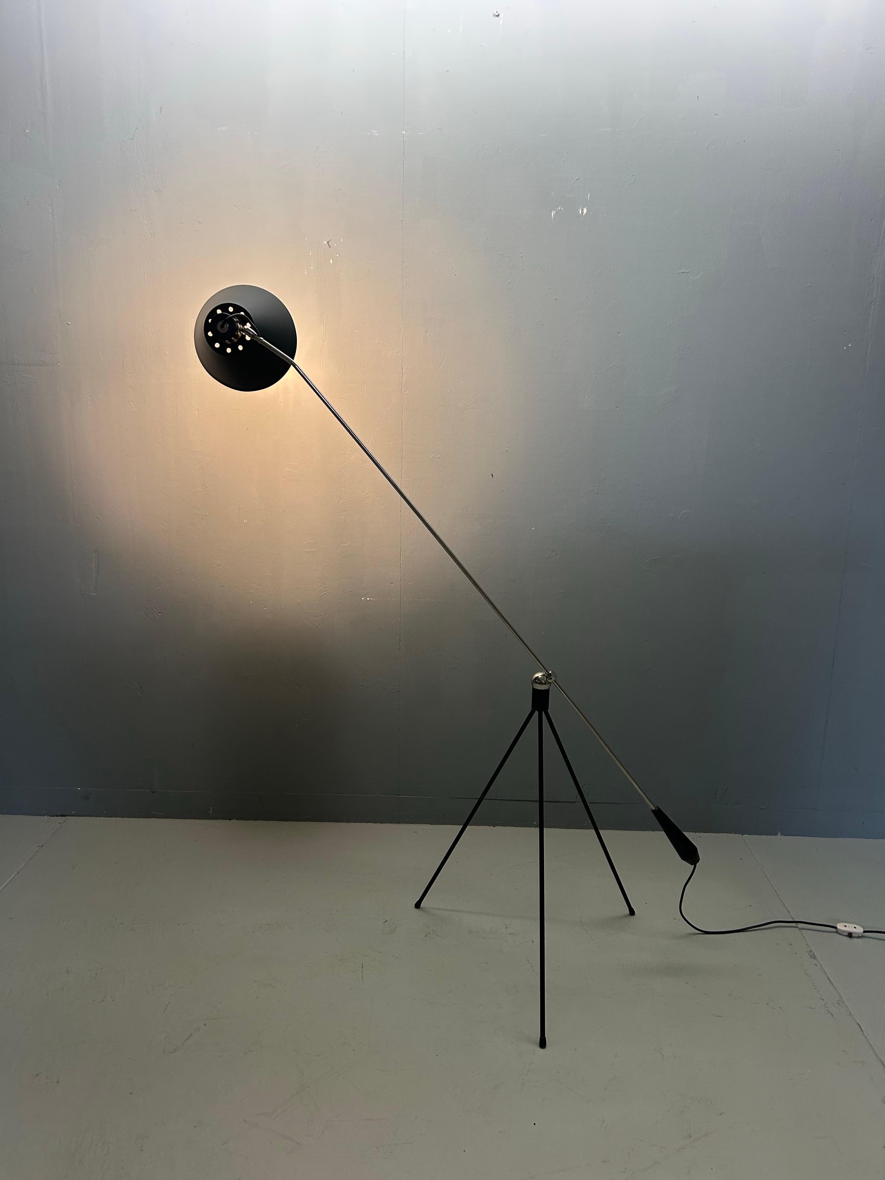 ‘Magneto’ Floor Lamp by H. Fillekes for Artiforte, the Netherlands, 1954 For Sale 5