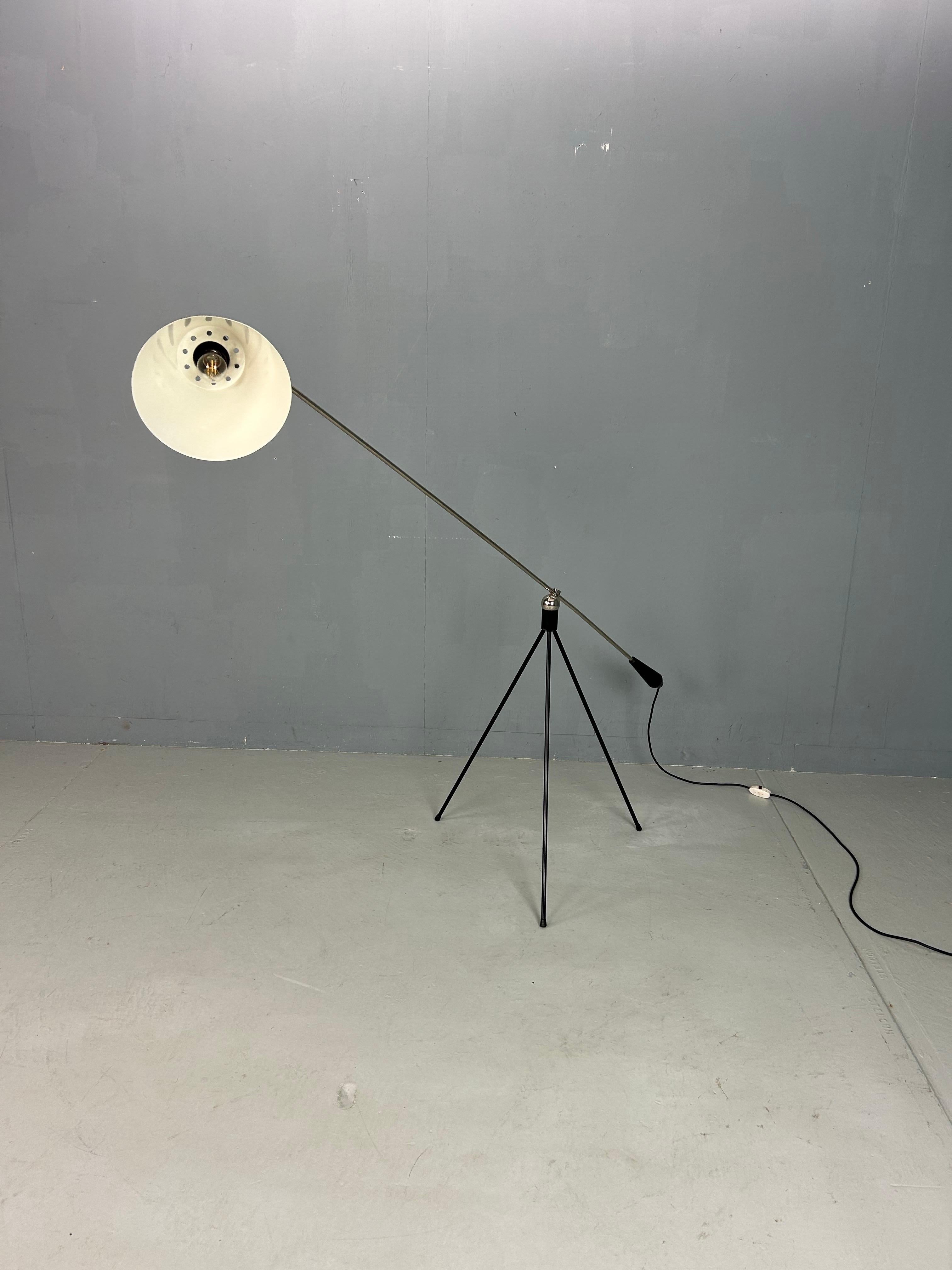 Mid-Century Modern ‘Magneto’ Floor Lamp by H. Fillekes for Artiforte, the Netherlands, 1954 For Sale