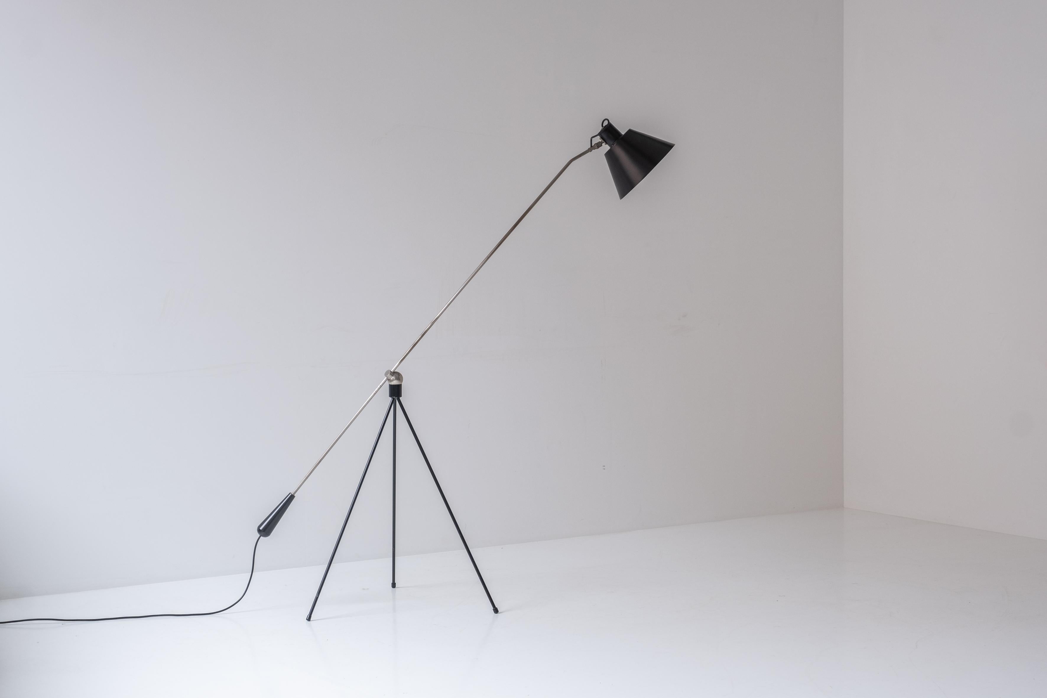 Mid-Century Modern ‘Magneto’ Floor Lamp by H. Fillekes for Artiforte, the Netherlands, 1954 For Sale