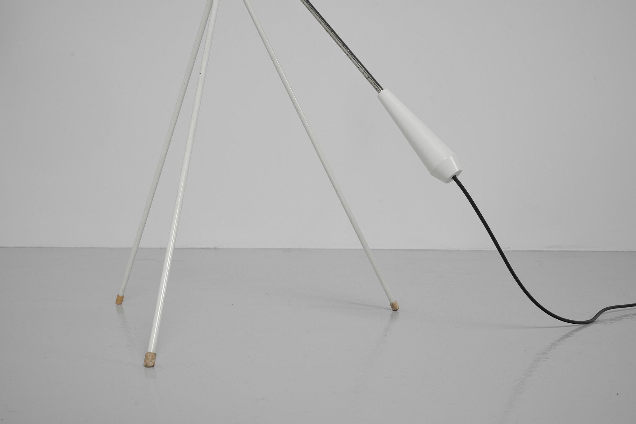 Magneto Floor Lamp White H Fillekes for Artiforte, 1954 In Good Condition For Sale In Roosendaal, Noord Brabant