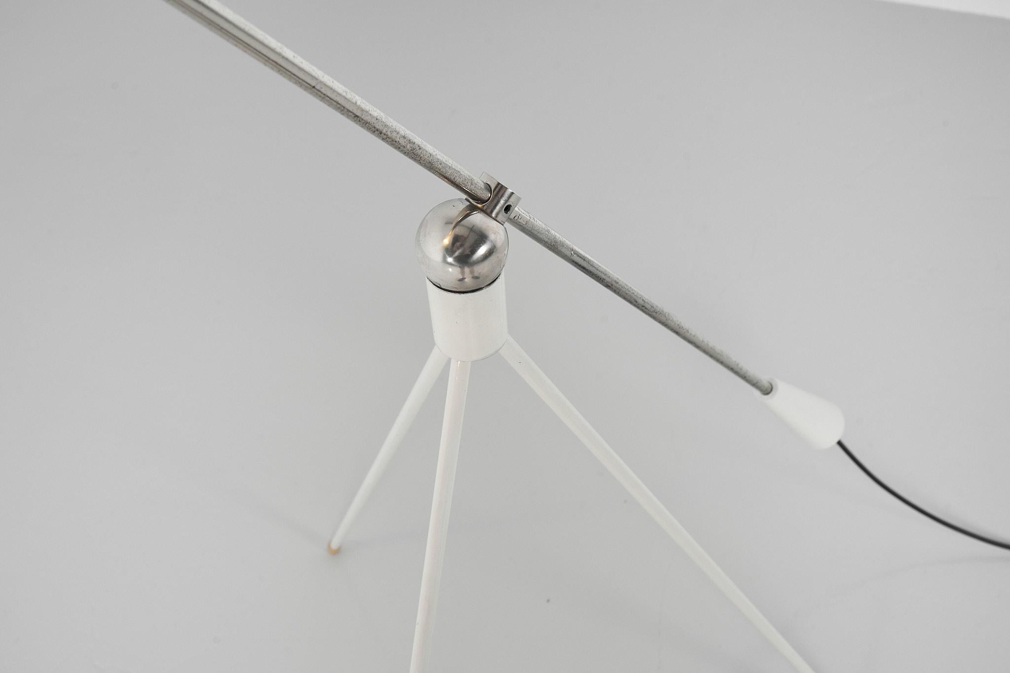 Magneto-Stehlampe, weiß, H Fillekes für Artiforte, 1954 (Metall) im Angebot