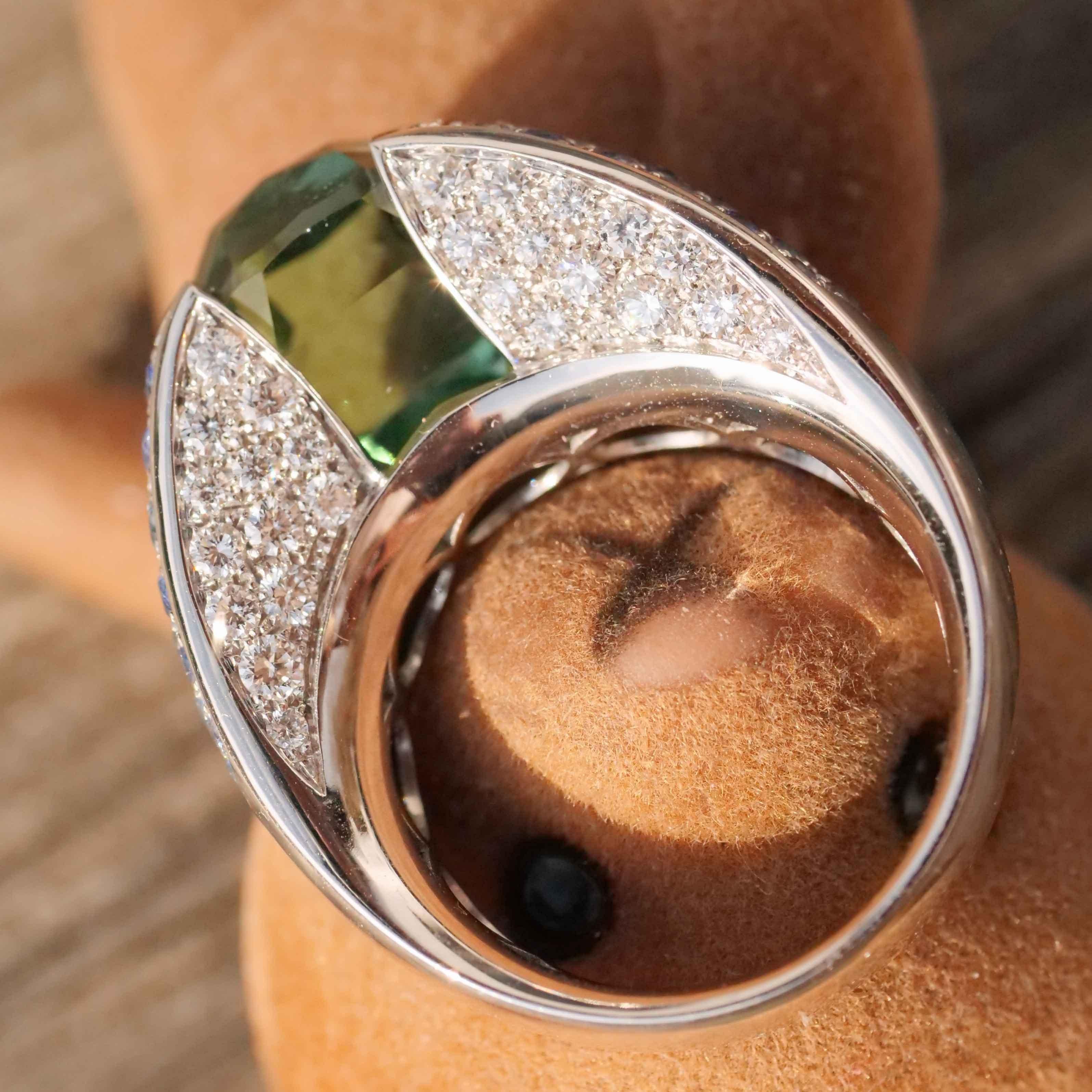 Prächtiger Lagunengrüner 12,56 ct Turmalin Saphir Brillant Ring Investment Edelstein (Kissenschliff) im Angebot