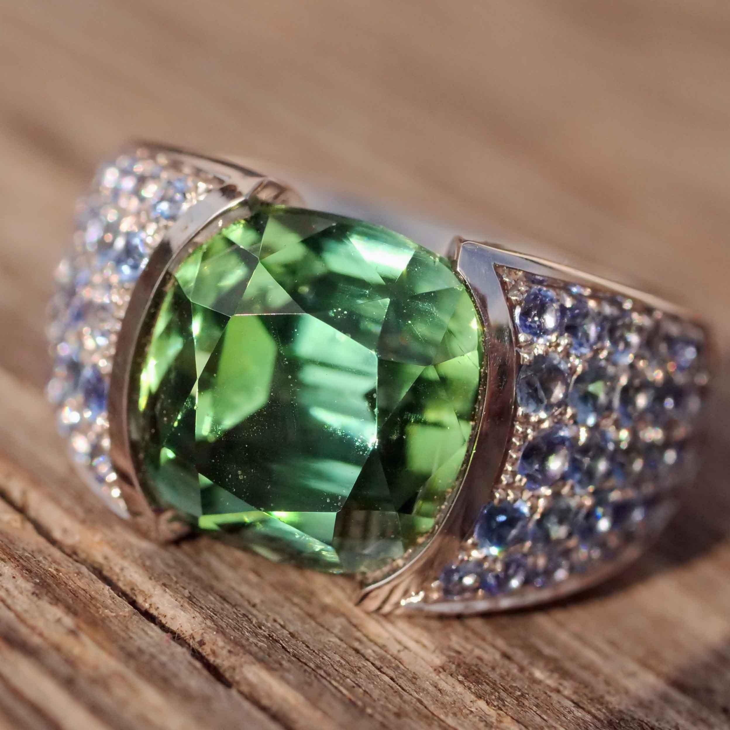 Prächtiger Lagunengrüner 12,56 ct Turmalin Saphir Brillant Ring Investment Edelstein im Angebot 3