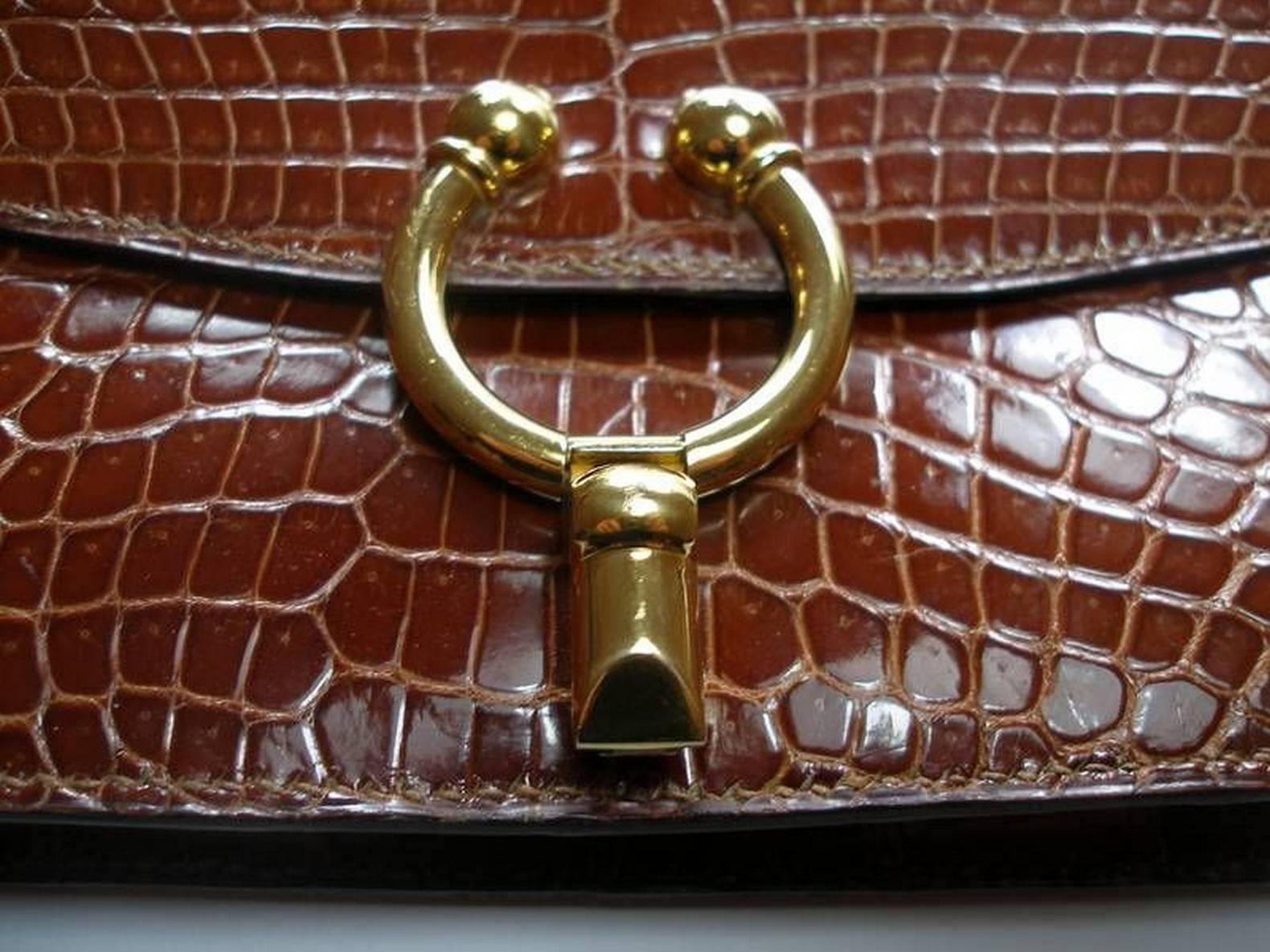 Magnific Vintage Crocodile Leather Bag / No Brand In Good Condition For Sale In VERGT, FR