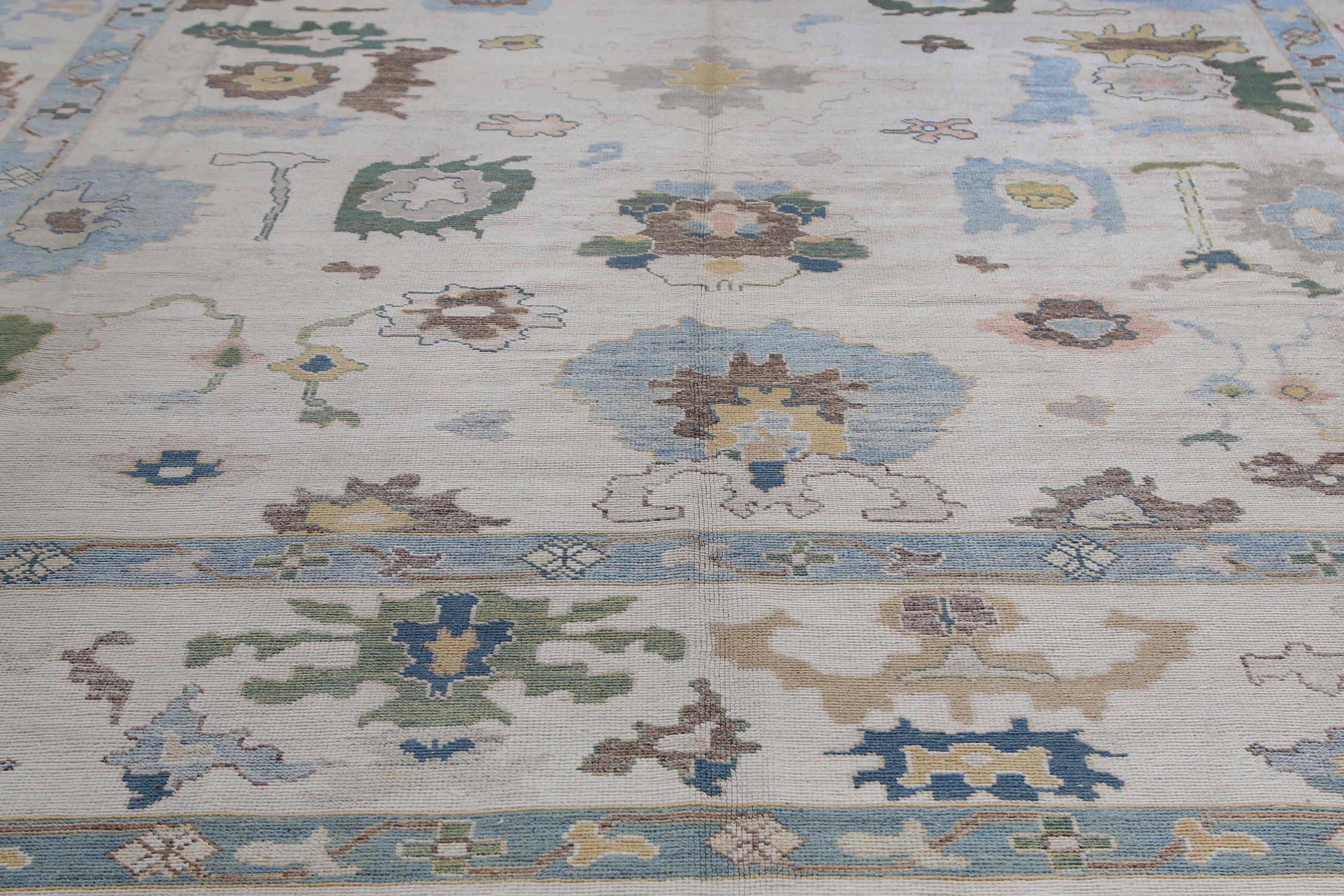 Wool Magnificant Turkish Oushak Rug For Sale