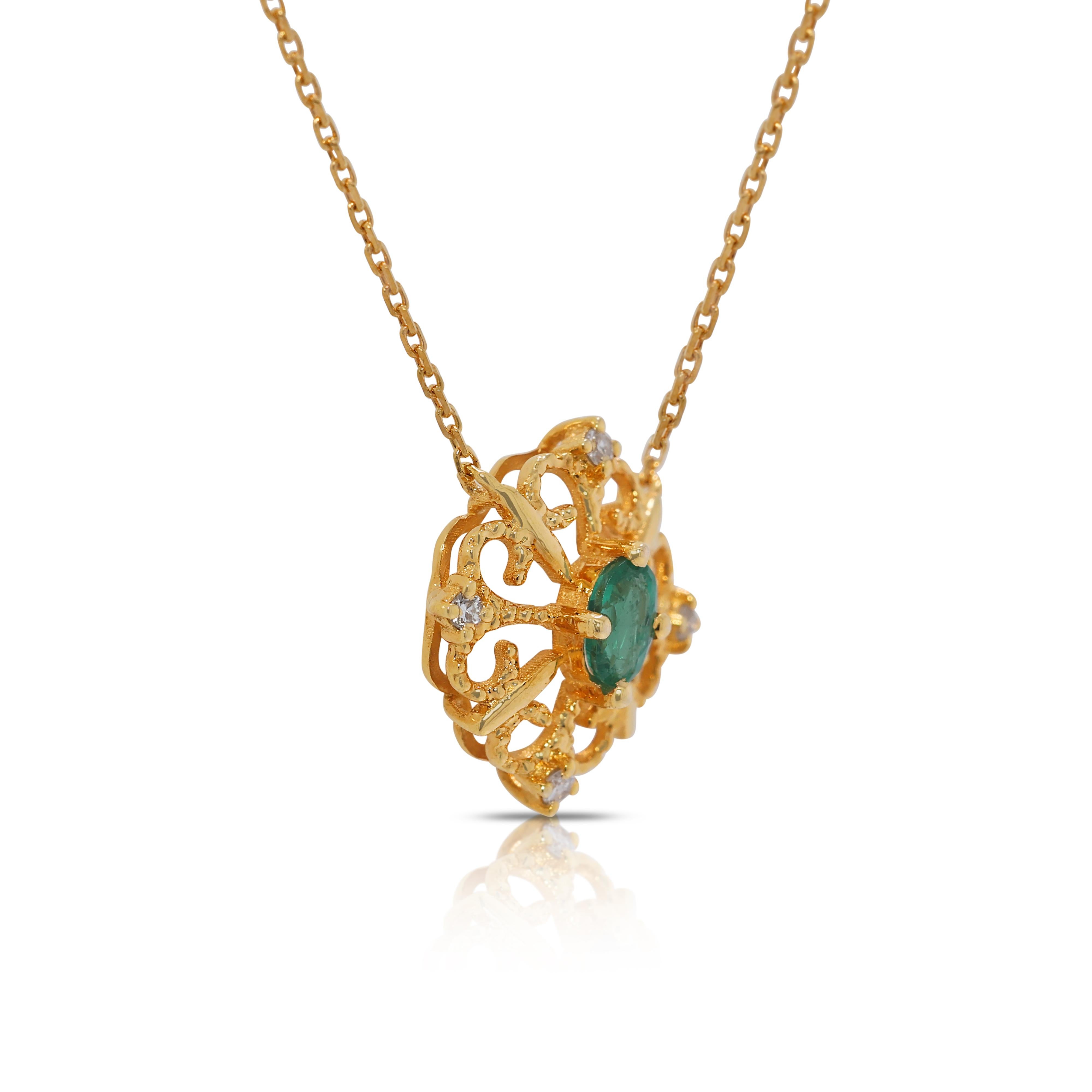 Magnifique collier en or jaune 18 carats avec émeraudes 0,17 carat et diamants naturels Neuf - En vente à רמת גן, IL