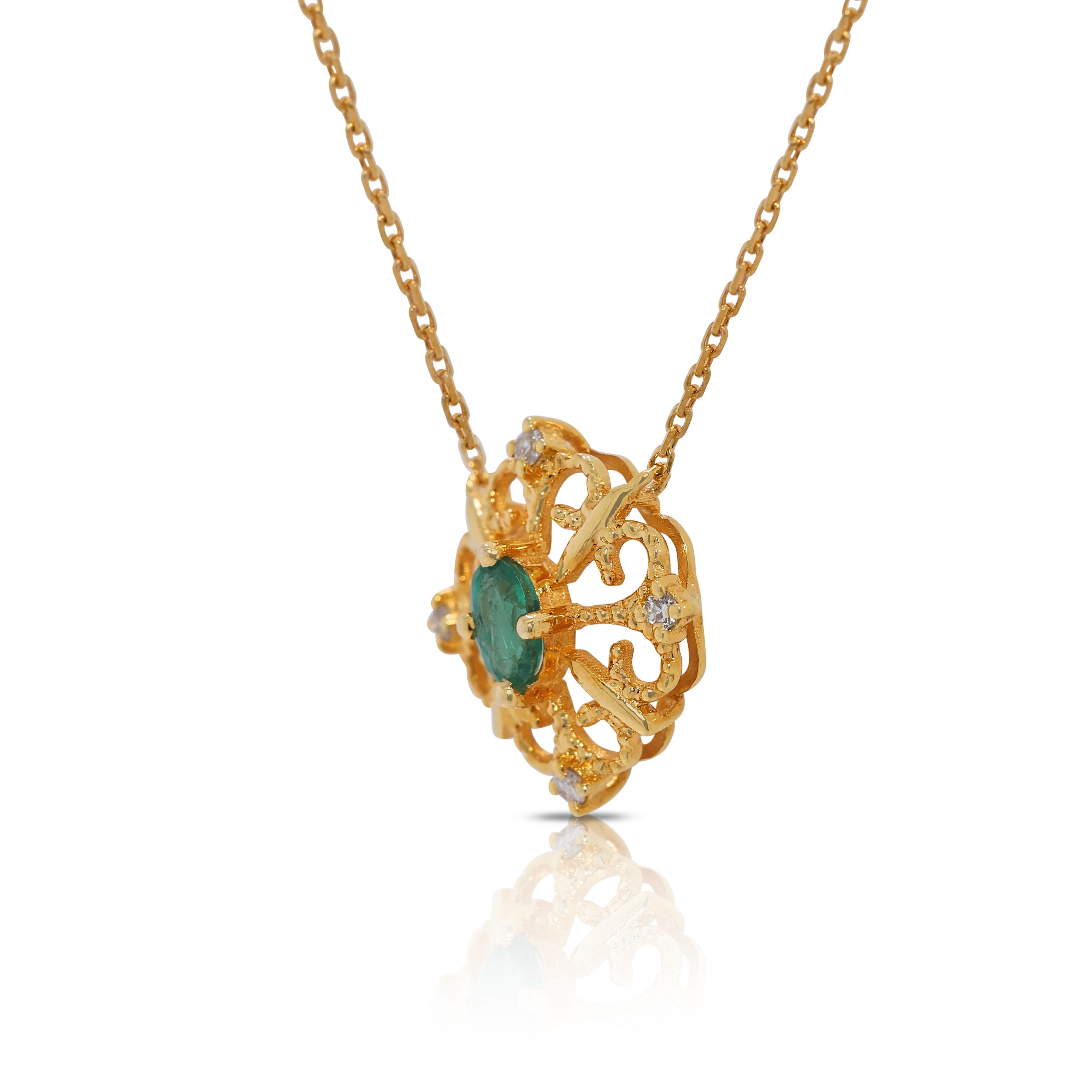 Magnifique collier en or jaune 18 carats avec émeraudes 0,17 carat et diamants naturels Pour femmes en vente