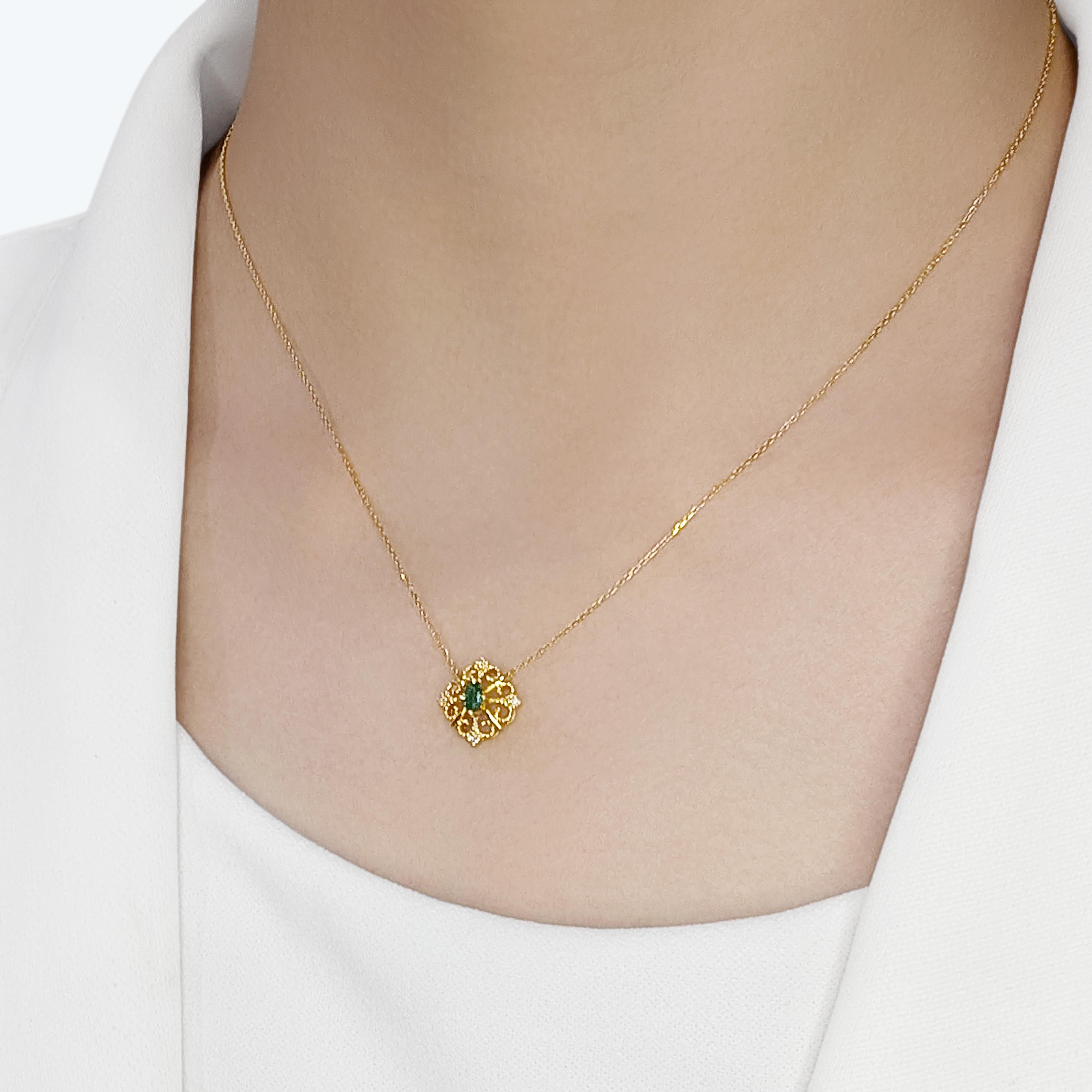 Magnifique collier en or jaune 18 carats avec émeraudes 0,17 carat et diamants naturels en vente 2