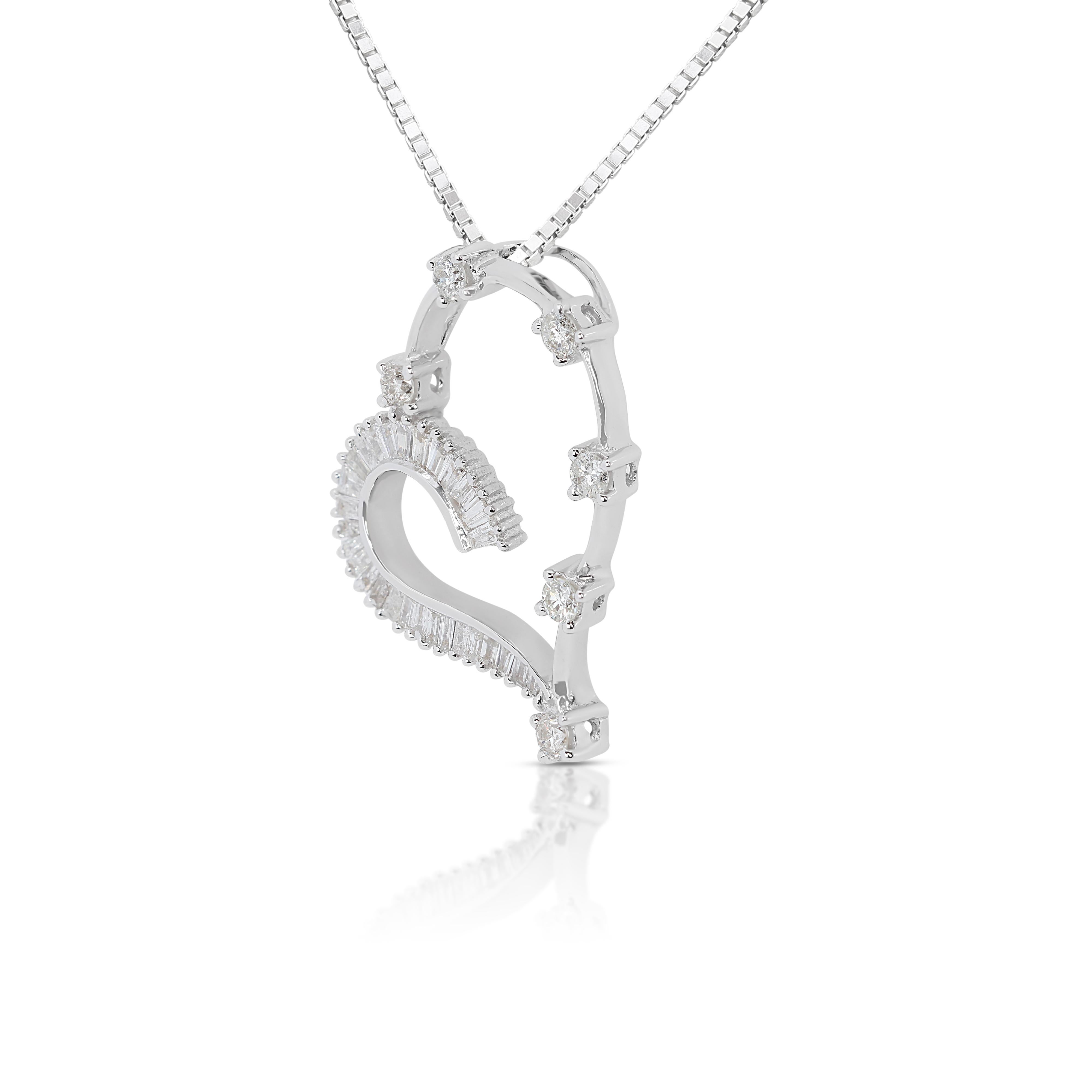 Magnifico ciondolo a cuore con diamanti da 0,41 carati in oro bianco 18 carati (catena non inclusa) In condizioni ottime in vendita a רמת גן, IL