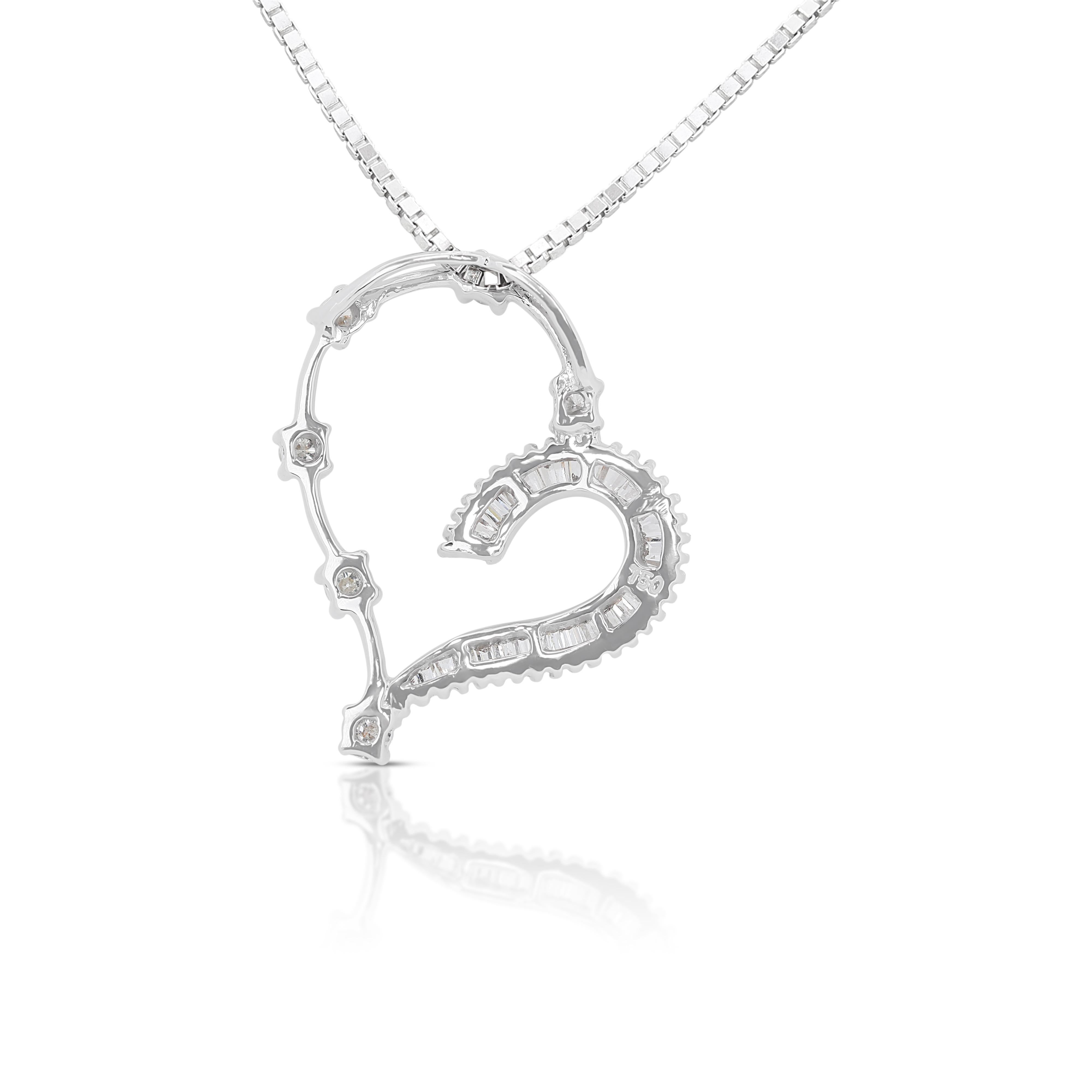 Magnifico ciondolo a cuore con diamanti da 0,41 carati in oro bianco 18 carati (catena non inclusa) in vendita 1