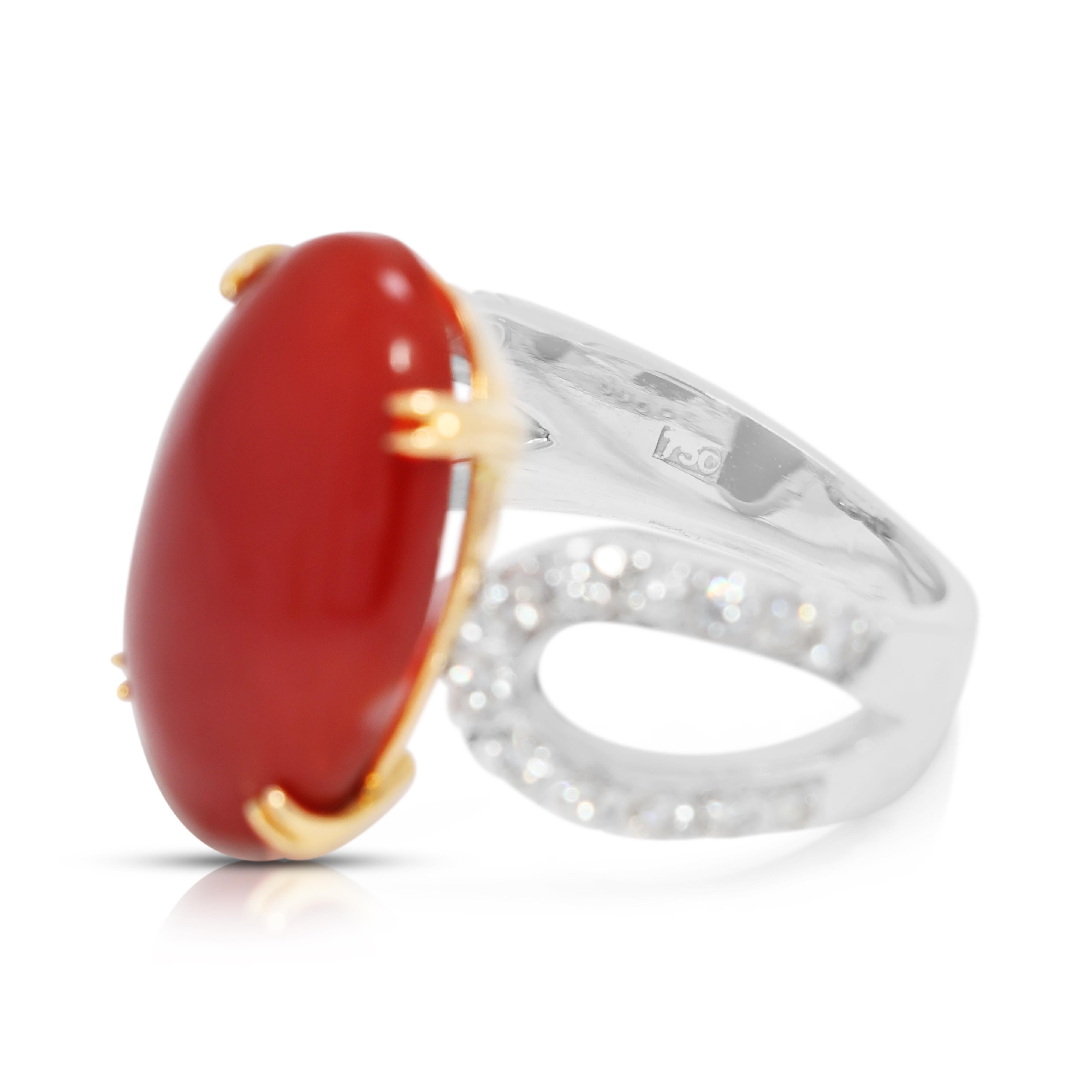 Wunderschöner ovaler Ring mit 0,84ct Naturdiamant und Koralle aus zweifarbigem 18K Gold (Ovalschliff) im Angebot
