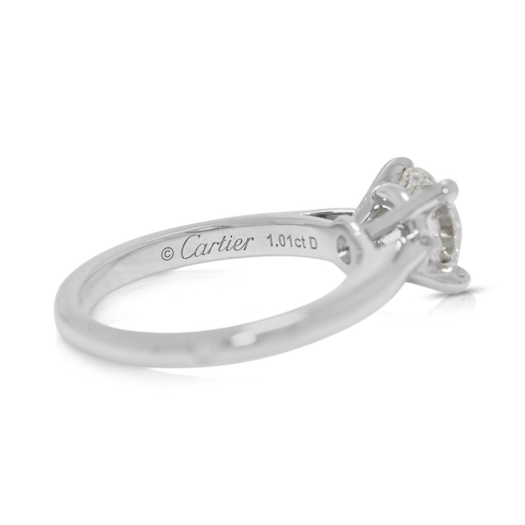 Magnífico anillo solitario de oro blanco de 18 quilates con un diamante natural de 1,01 ct de Cartier en Excelente estado para la venta en רמת גן, IL