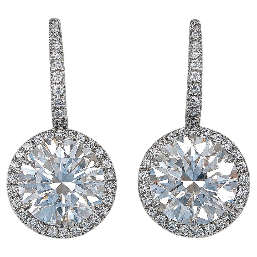 Magnifici orecchini a goccia con diamanti tondi e brillanti da 10,72 carati certificati GIA in oro bianco 18 carati

Eleganza senza tempo con questi eccezionali orecchini a goccia con diamanti in oro bianco 18 carati, realizzati per chi non chiede