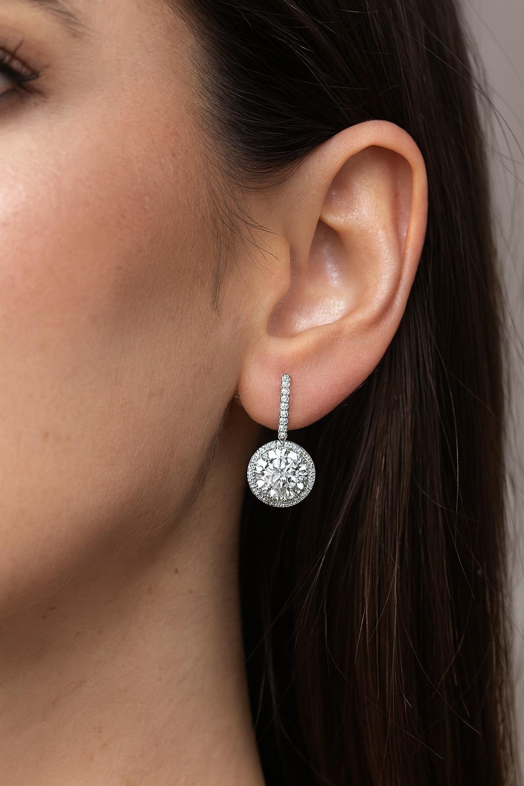 Taglio rotondo Magnifici orecchini a goccia con diamanti tondi e brillanti certificati GIA da 10,72 carati in vendita