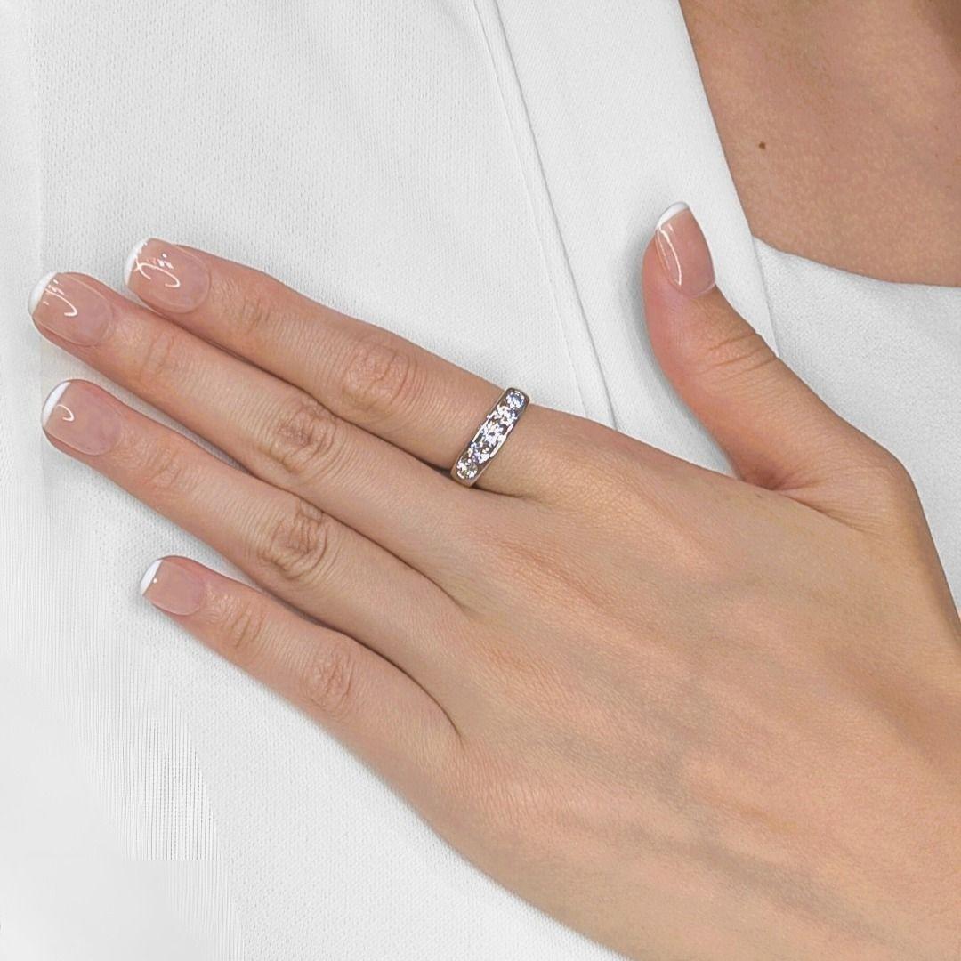 Imagine a spectacular line of brilliance, five perfectly matched diamonds radiating exceptional sparkle on your hand. This exquisite 18K white gold ring features five magnificent round brilliant diamonds, totaling a grand 1.1ct. These stones boast