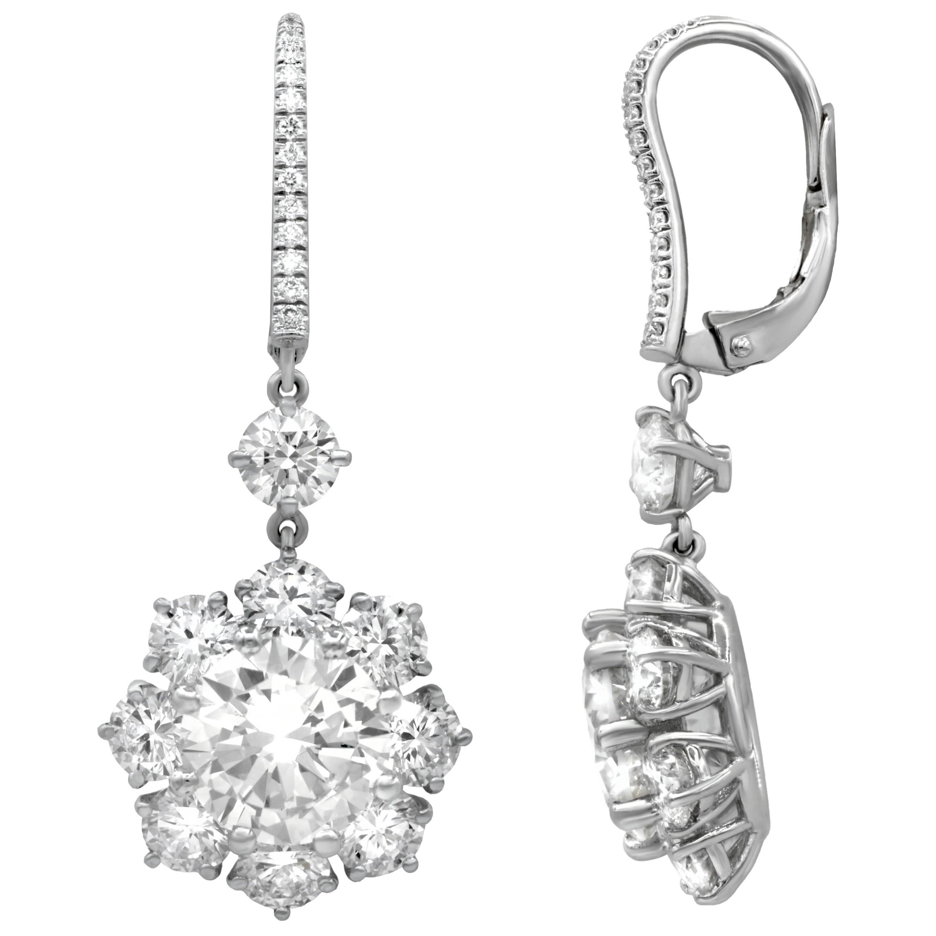 Prächtige 12,17 Karat runde Diamant-Ohrringe im Angebot
