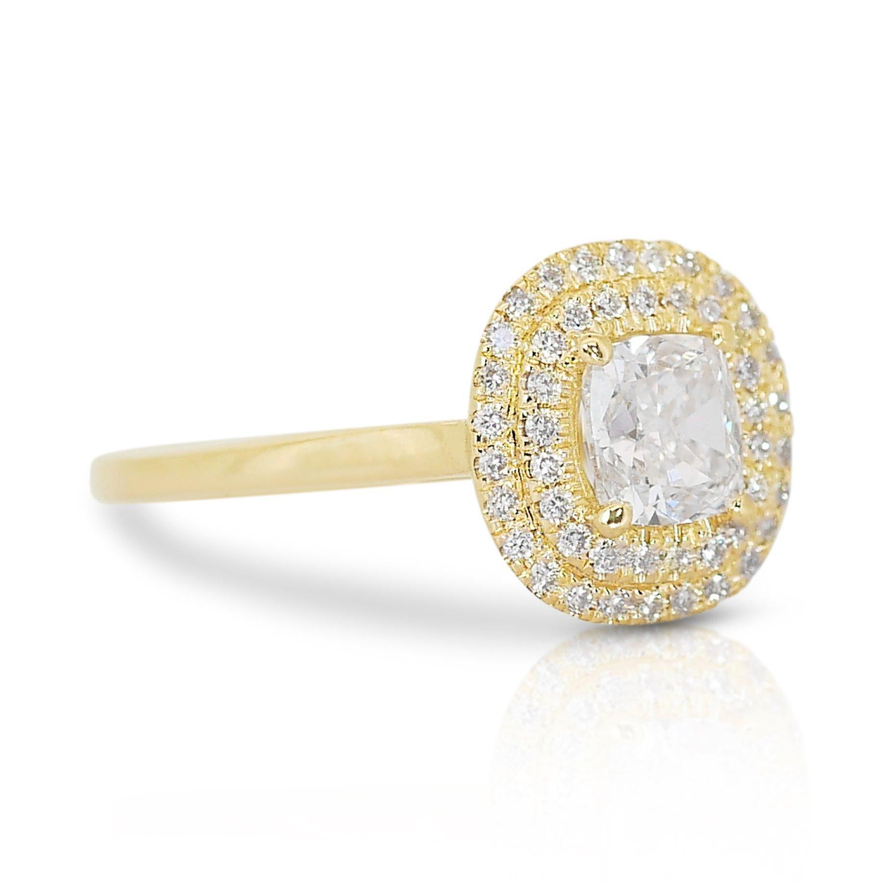 Prächtiger 1,22ct Diamond Double Halo Ring in 18k Gelbgold - GIA zertifiziert (Kissenschliff) im Angebot