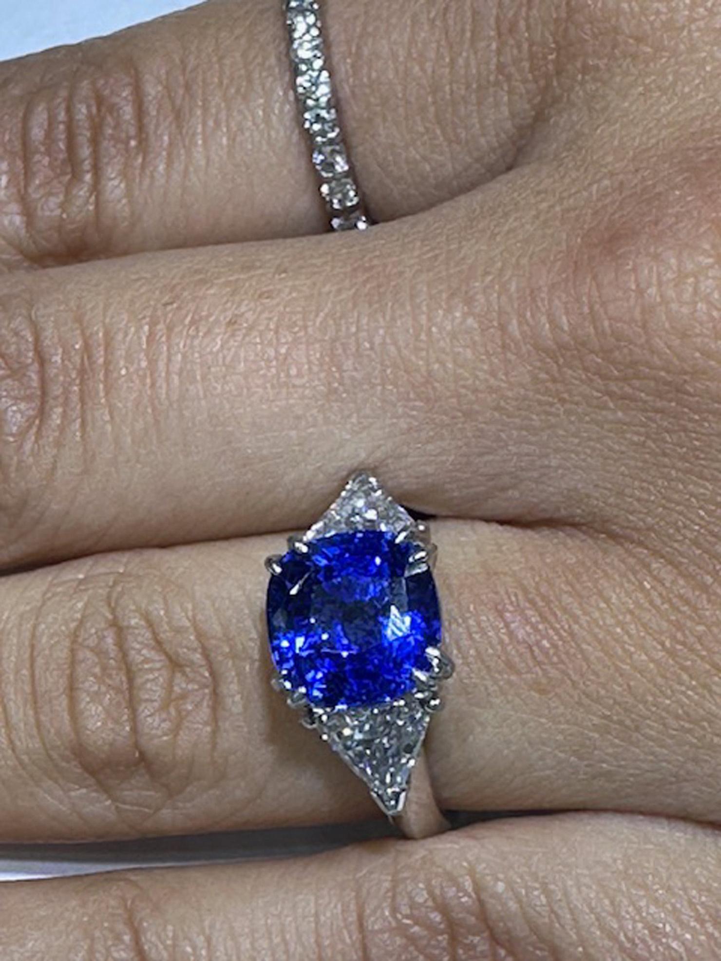 Prächtiger 13,34 Karat ovaler Ceylon-Saphir-Diamantring mit Saphir im Angebot 6
