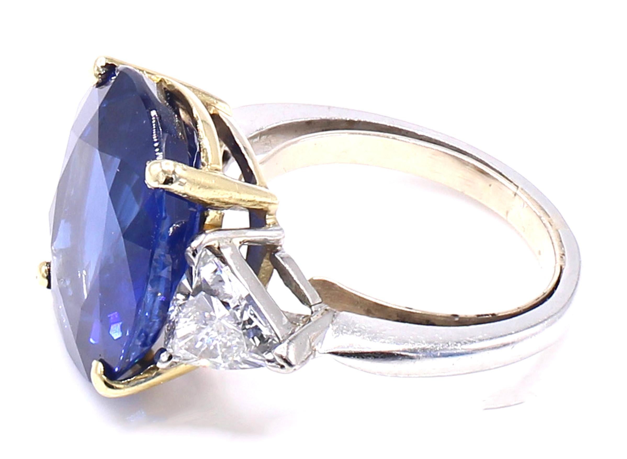 Prächtiger 13,34 Karat ovaler Ceylon-Saphir-Diamantring mit Saphir (Ovalschliff) im Angebot