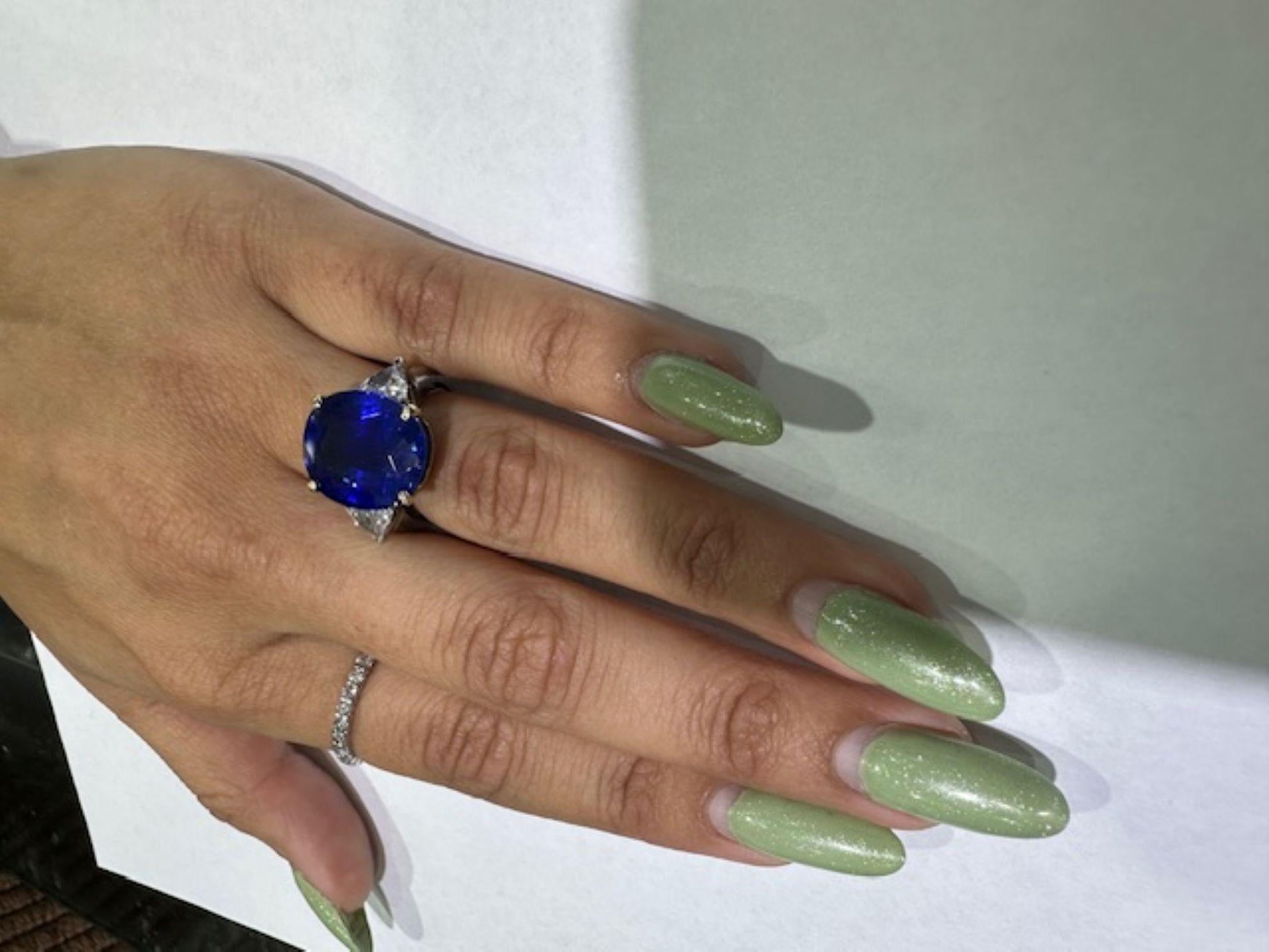 Prächtiger 13,34 Karat ovaler Ceylon-Saphir-Diamantring mit Saphir im Angebot 2