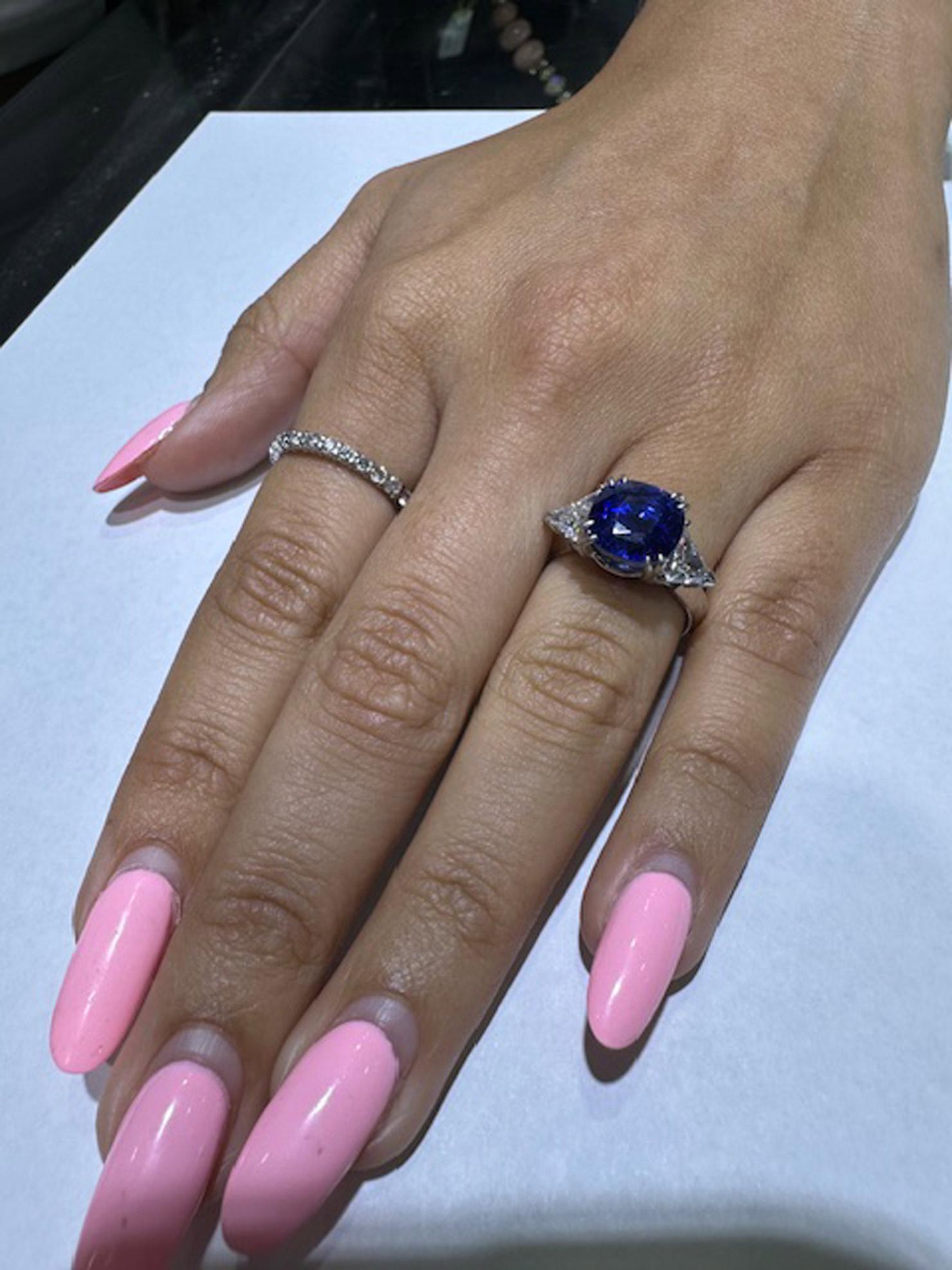Prächtiger 13,34 Karat ovaler Ceylon-Saphir-Diamantring mit Saphir im Angebot 4