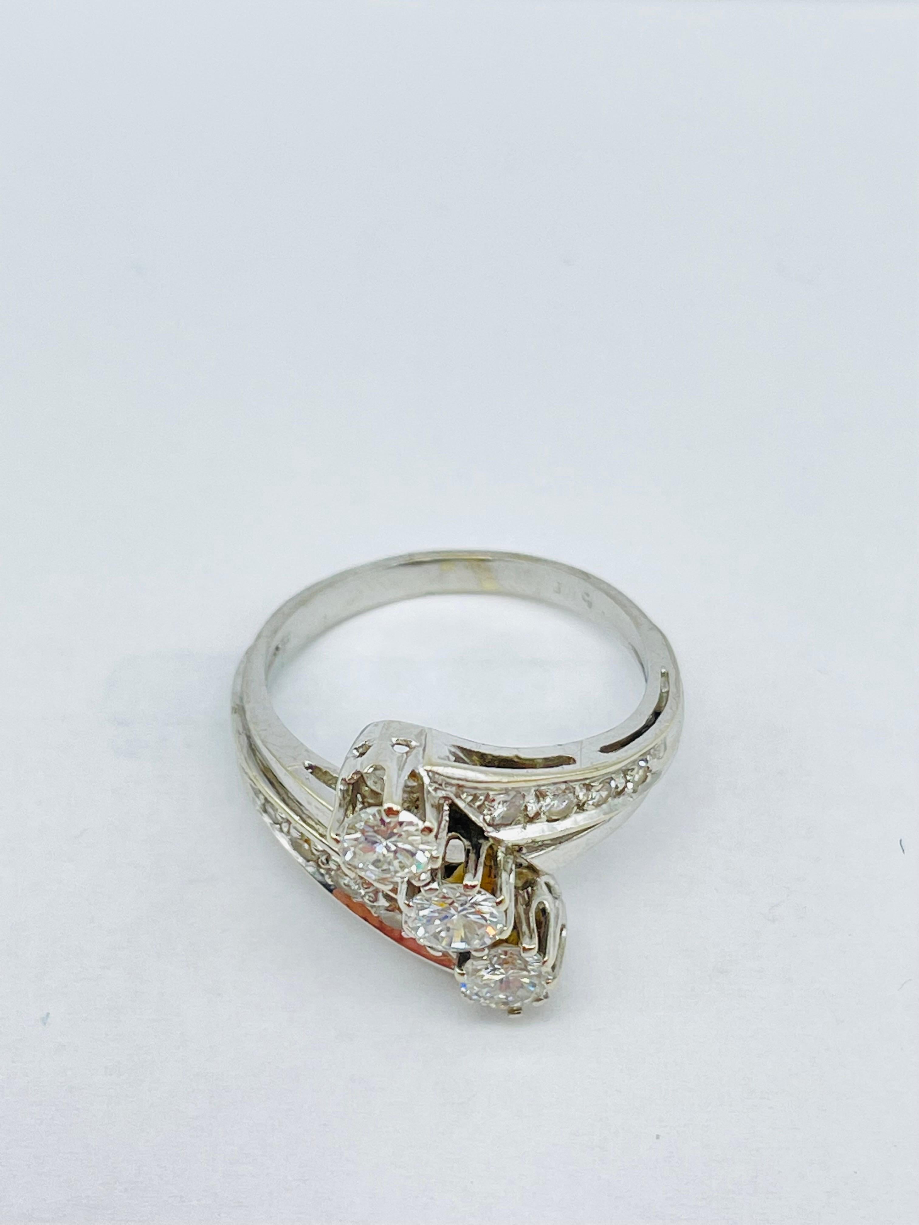 Magnificent 14k White Gold Ring with a Trio of Diamonds Each 0.25 Carat For Sale 7
