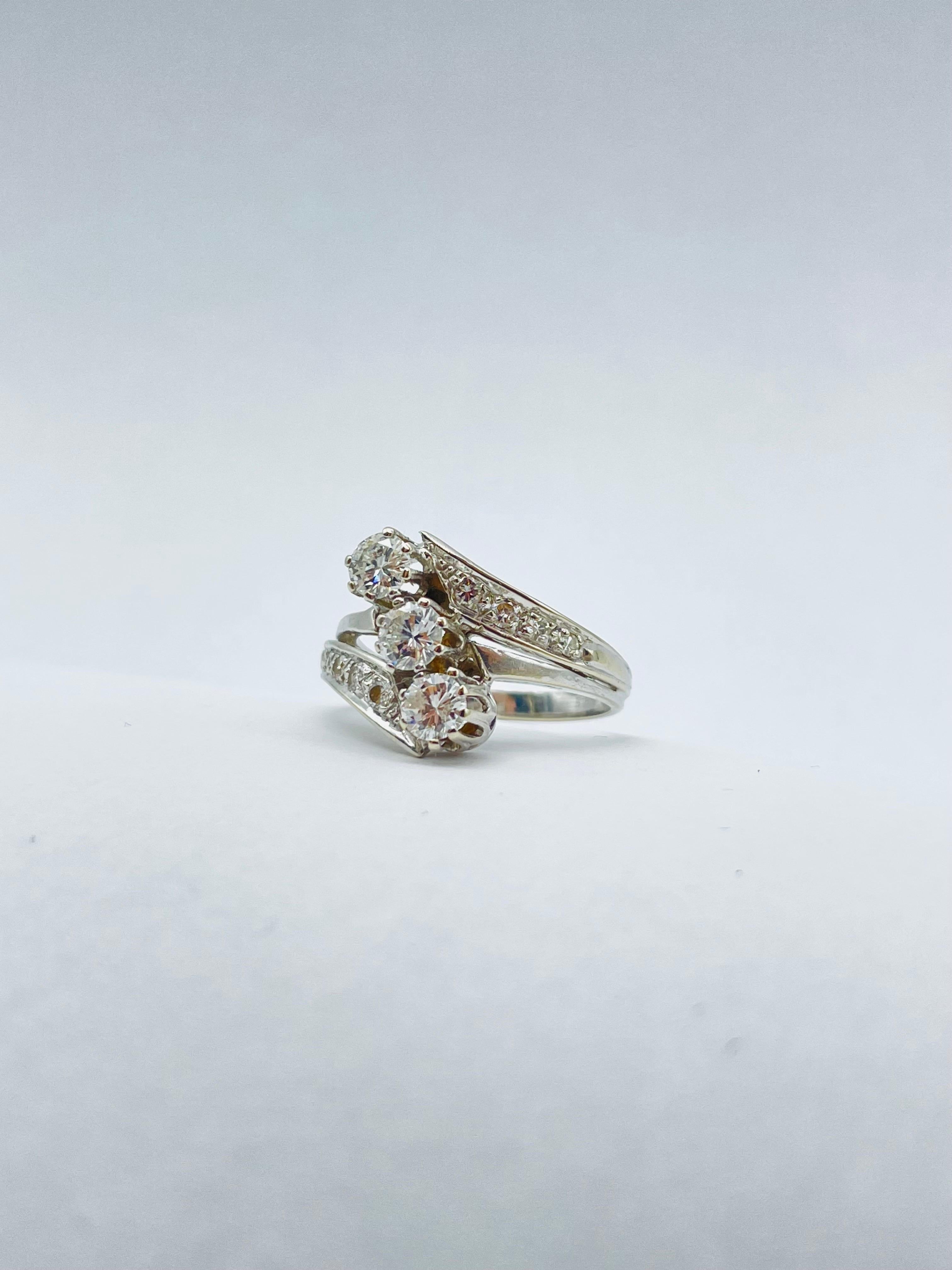 Prächtiger Ring aus 14-karätigem Weißgold mit drei Diamanten von je 0,25-karätigem Diamanten Damen im Angebot