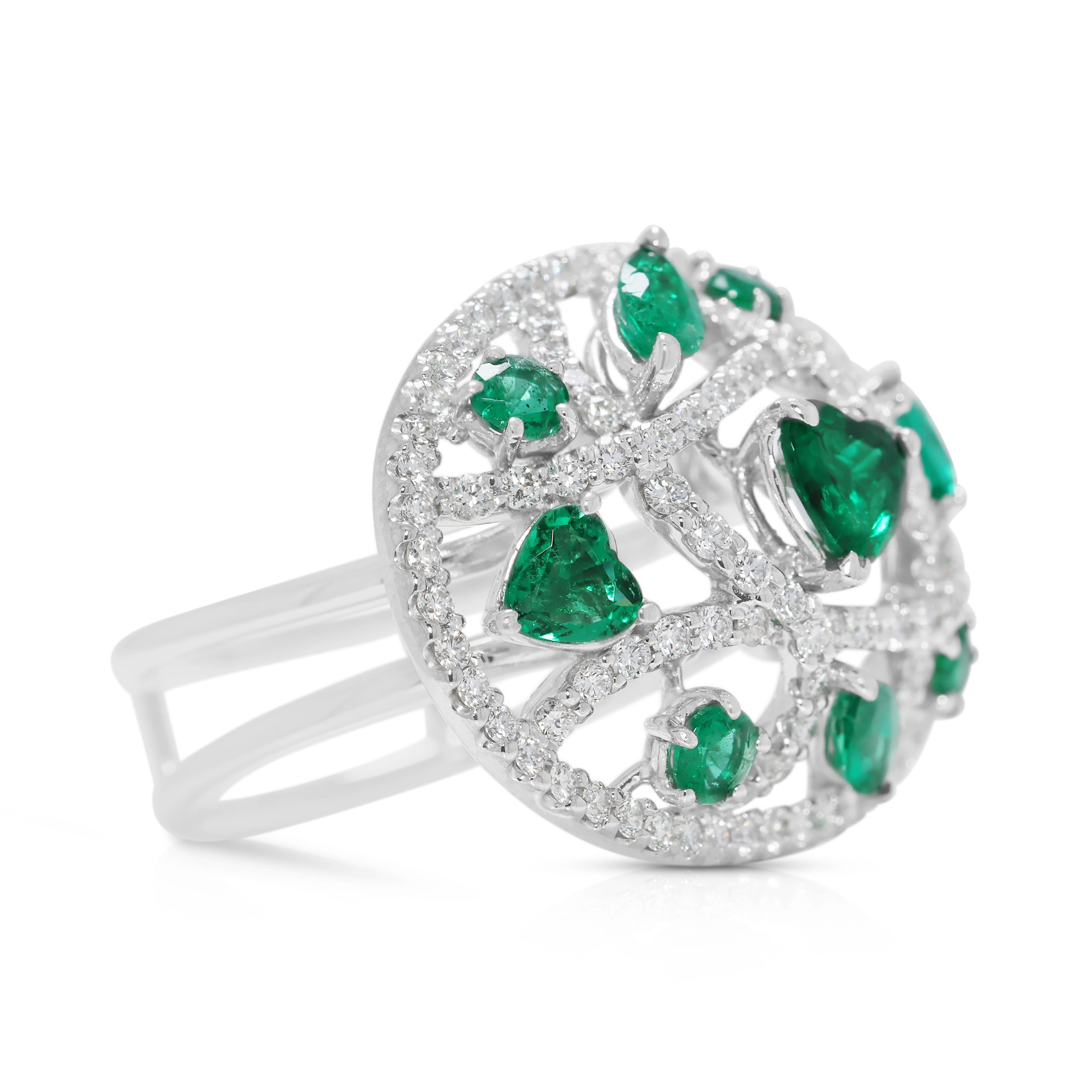 Taille ronde Magnifique bague cocktail en or blanc 18 carats de 1,53 ct d'émeraudes et de diamants de taille mixte en vente