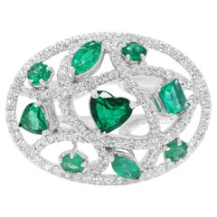 Magnifique bague cocktail en or blanc 18 carats de 1,53 ct d'émeraudes et de diamants de taille mixte