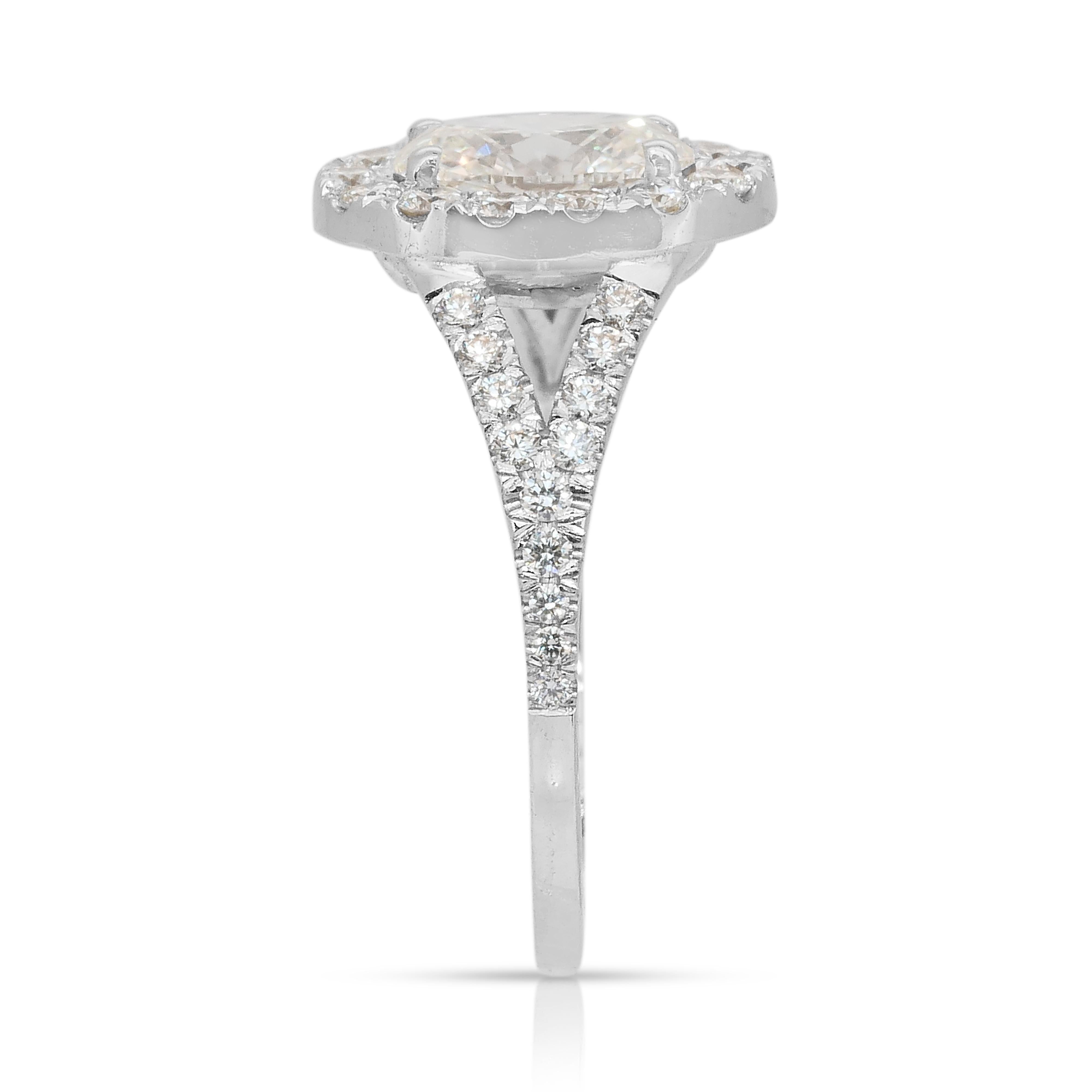 Prächtiger 1,67ct Diamanten Halo Ring in 18k Weißgold - IGI zertifiziert im Angebot 2
