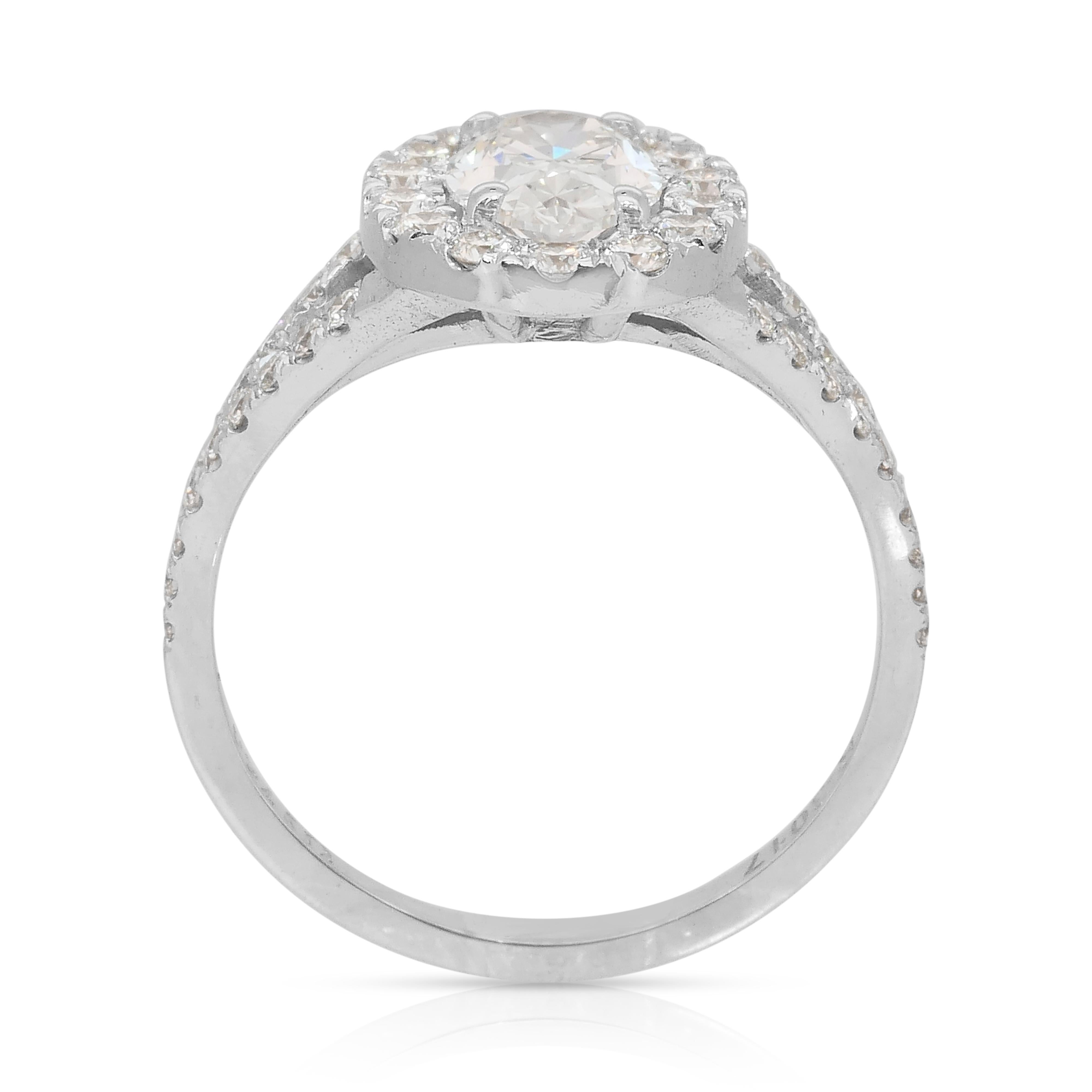 Prächtiger 1,67ct Diamanten Halo Ring in 18k Weißgold - IGI zertifiziert im Angebot 4