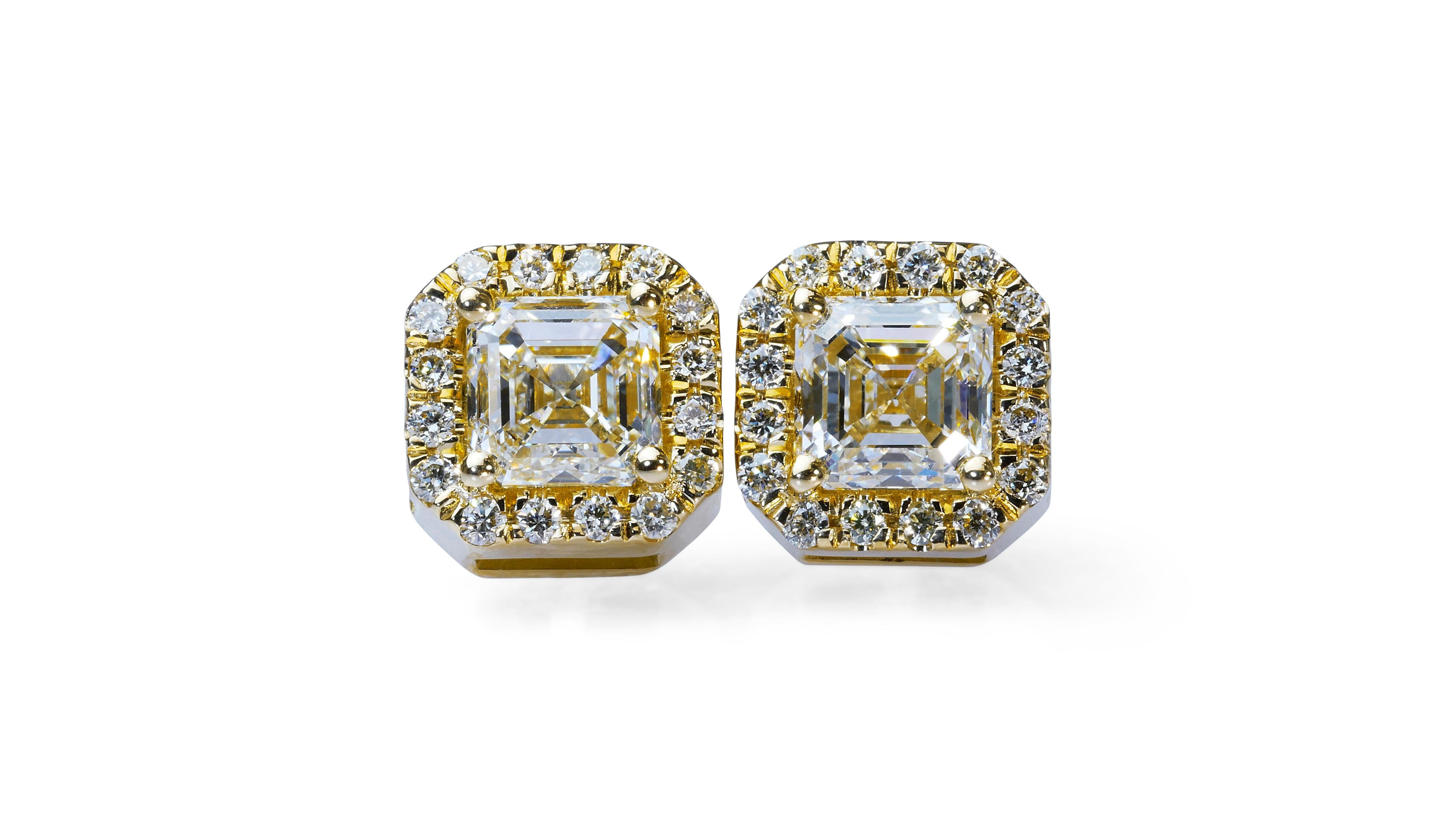 Square Cut Magnificent 1.74ct Diamond Stud Earrings in 18k Yellow Gold - GIA Certified  For Sale