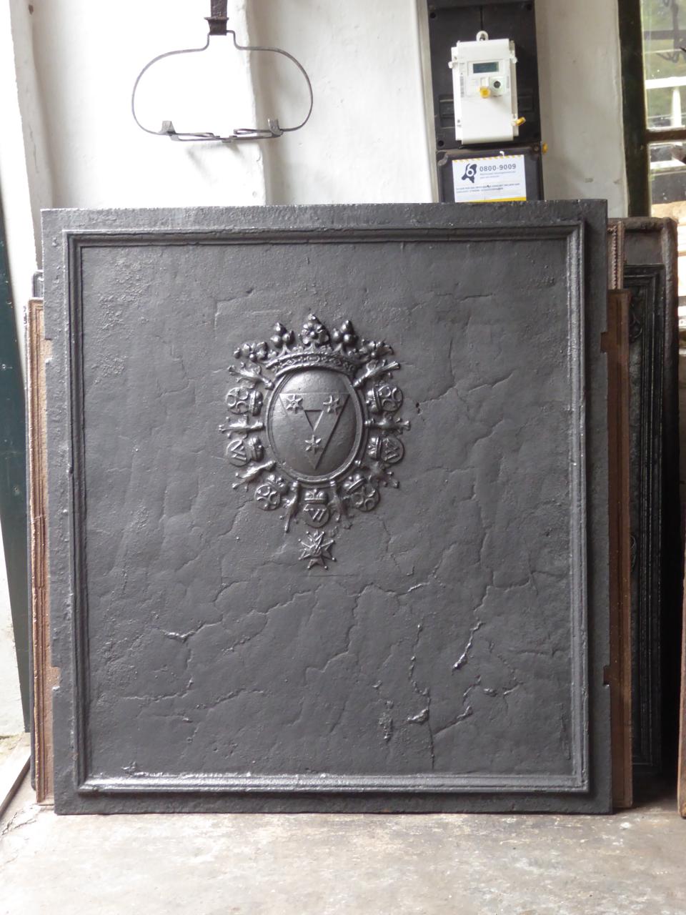 Magnificent 17th-18th century French Louis XIV fireback with an unknown coat of arms. The crown symbolizes royalty.

All our products that weigh 66 kg / 146 lbs or more are shipped as standard door-to-door freight. The prices of freight have