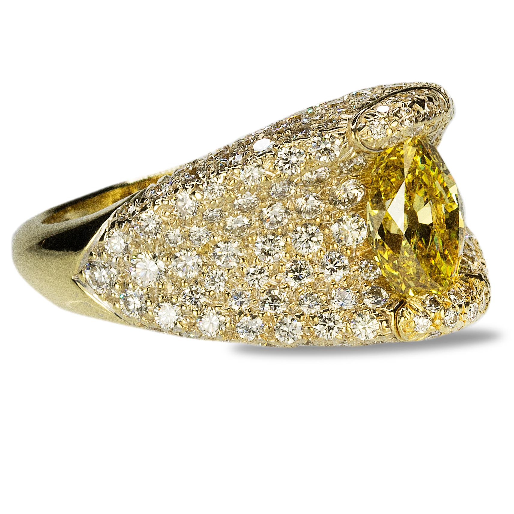 Magnificent 18 Karat Henry Dunay Fancy Vivid Yellow Diamond Ring In Excellent Condition In Sarasota, FL