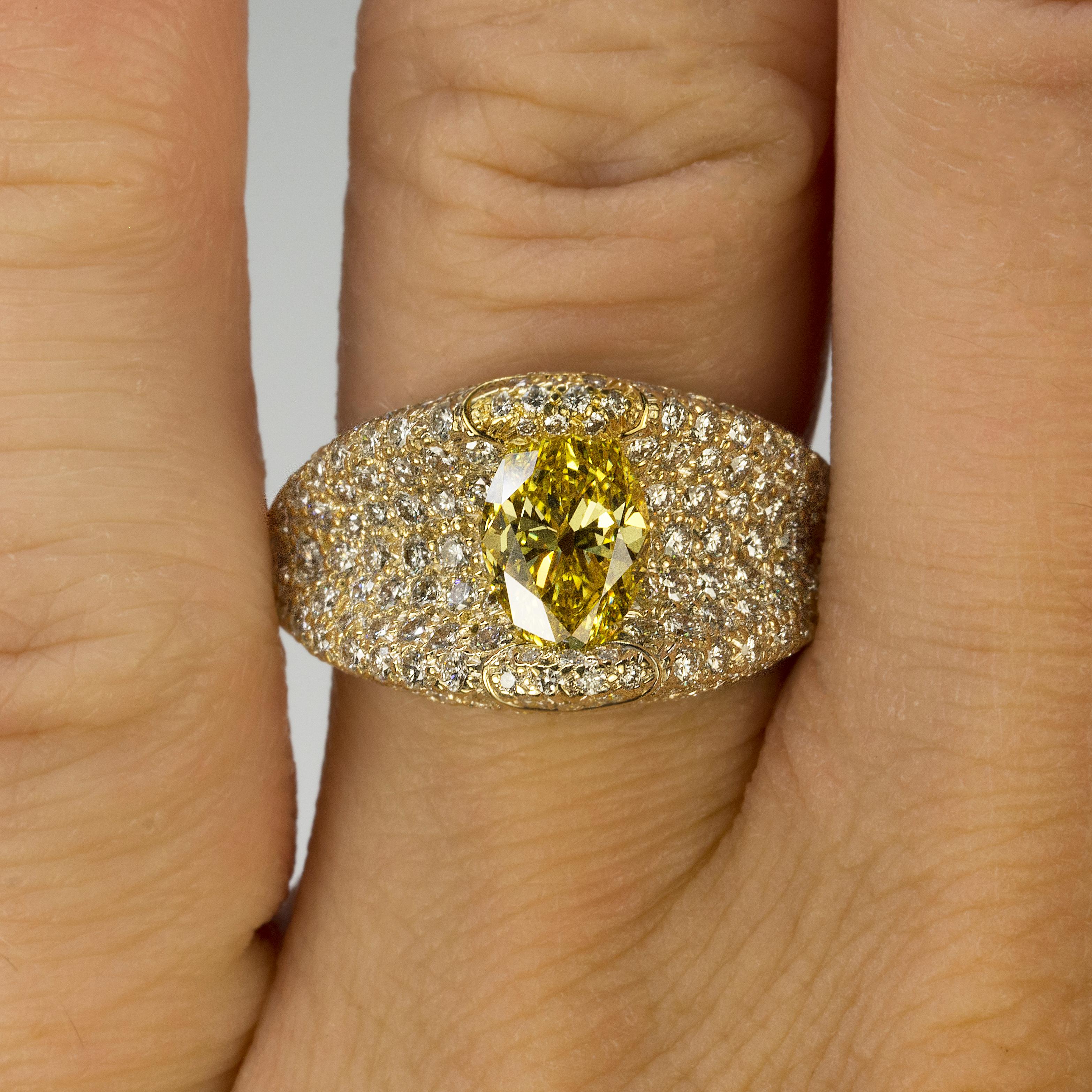 Magnificent 18 Karat Henry Dunay Fancy Vivid Yellow Diamond Ring 2