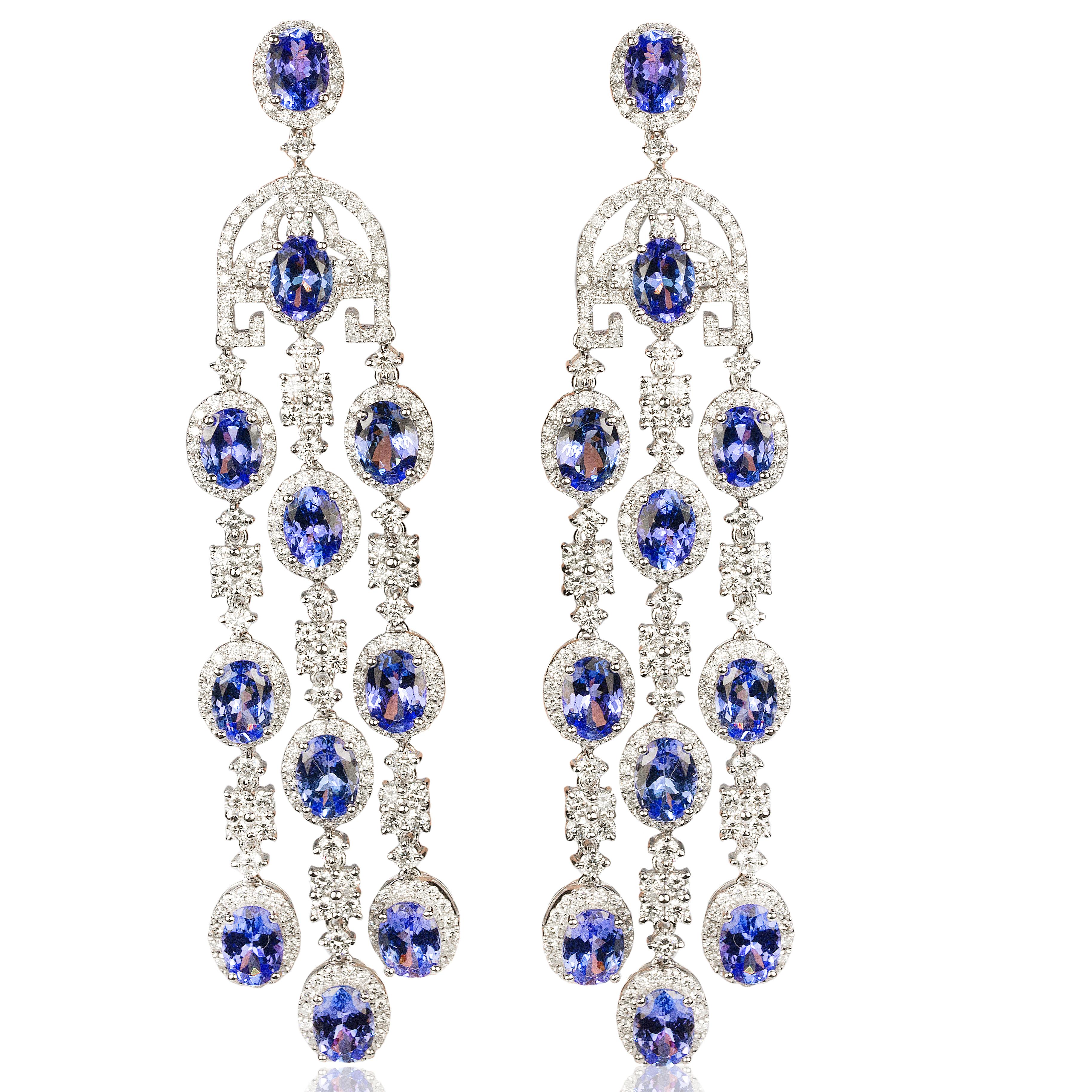 Women's or Men's Magnificent 18 Karat Tanzanite Chandelier Earrings For Sale