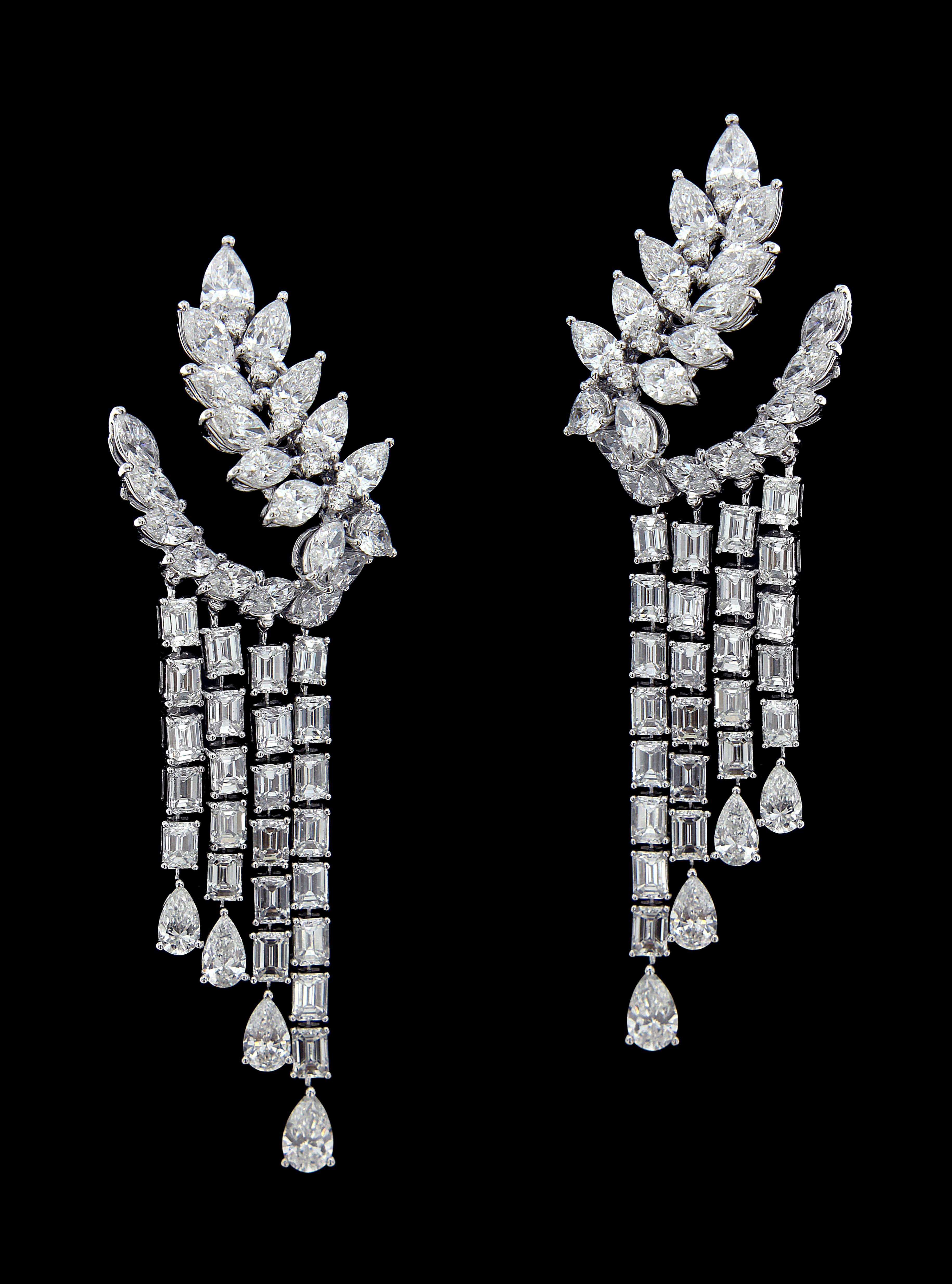 Magnificent 18 Karat White Gold And Diamond Earrings

Diamonds of approximately 17.701 carats, mounted on 18 karat white gold earring. The earring weighs approximately around 17.94 grams.

Please note: The prices listed do not include any shipment,