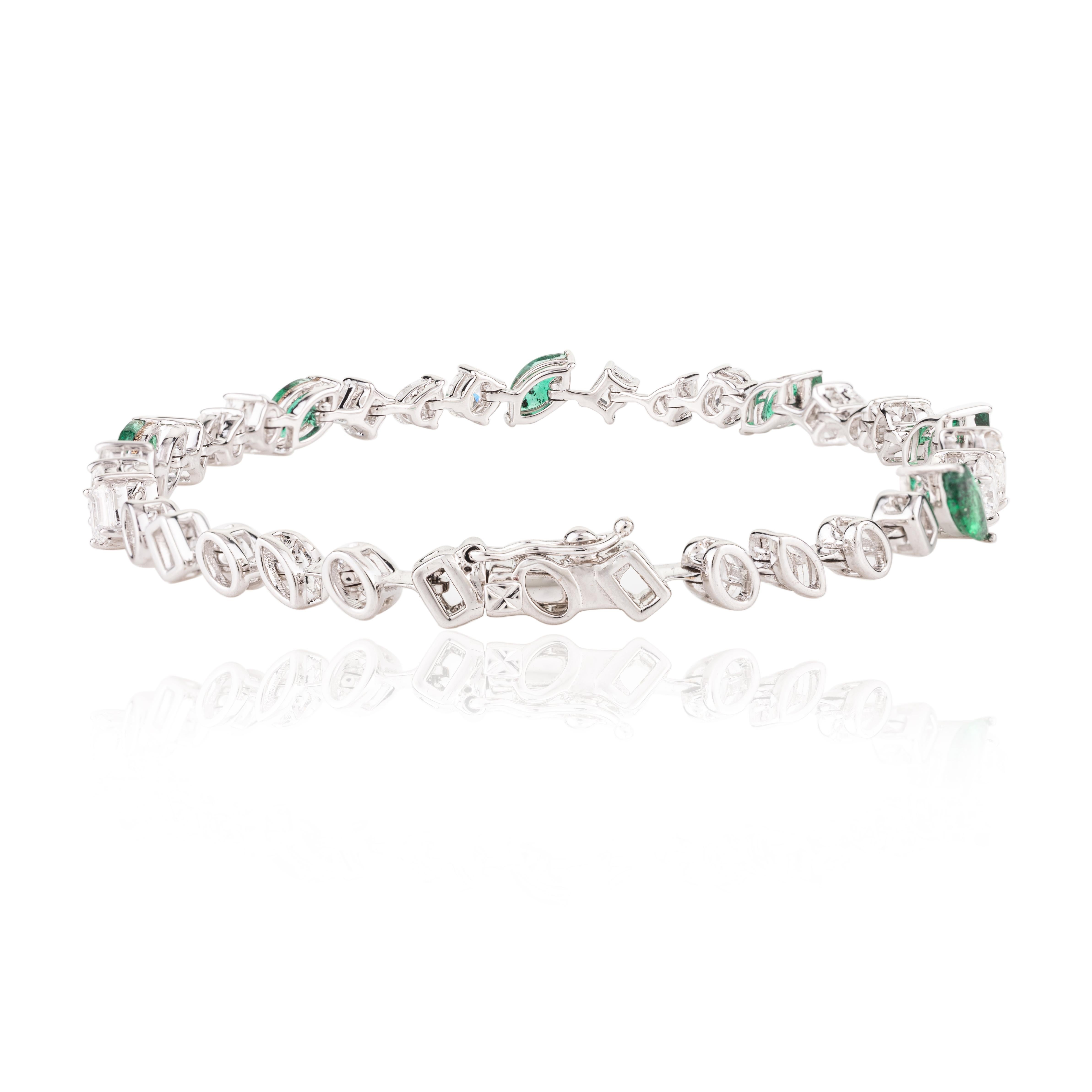 Magnificent 18 Karat White Gold Emerald and Diamond Tennis Bracelet In New Condition For Sale In Houston, TX