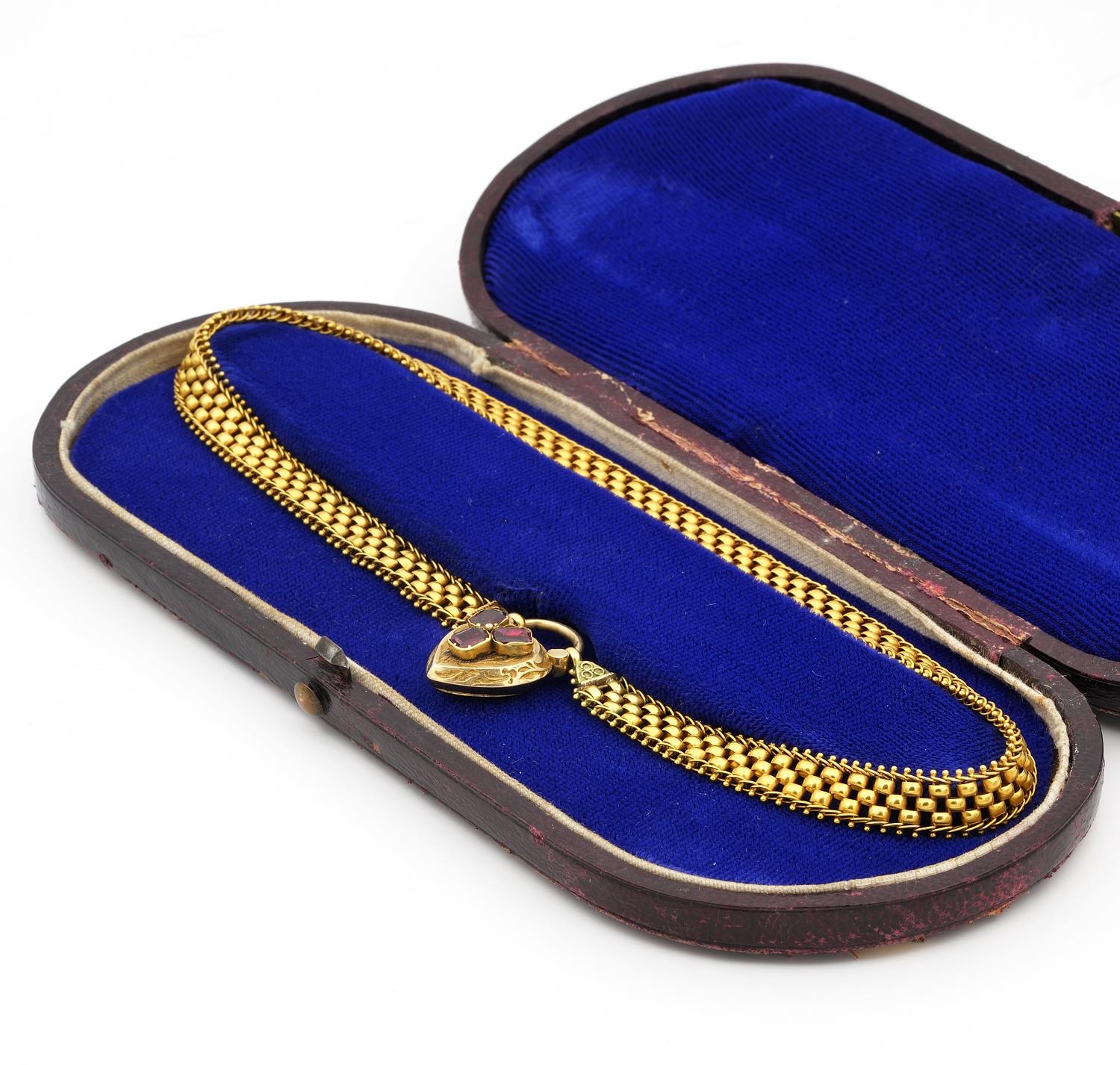 Magnificent 18 Karat gold Mid Victorian Flat Garnet Padlock Boxed Full Necklace For Sale 2