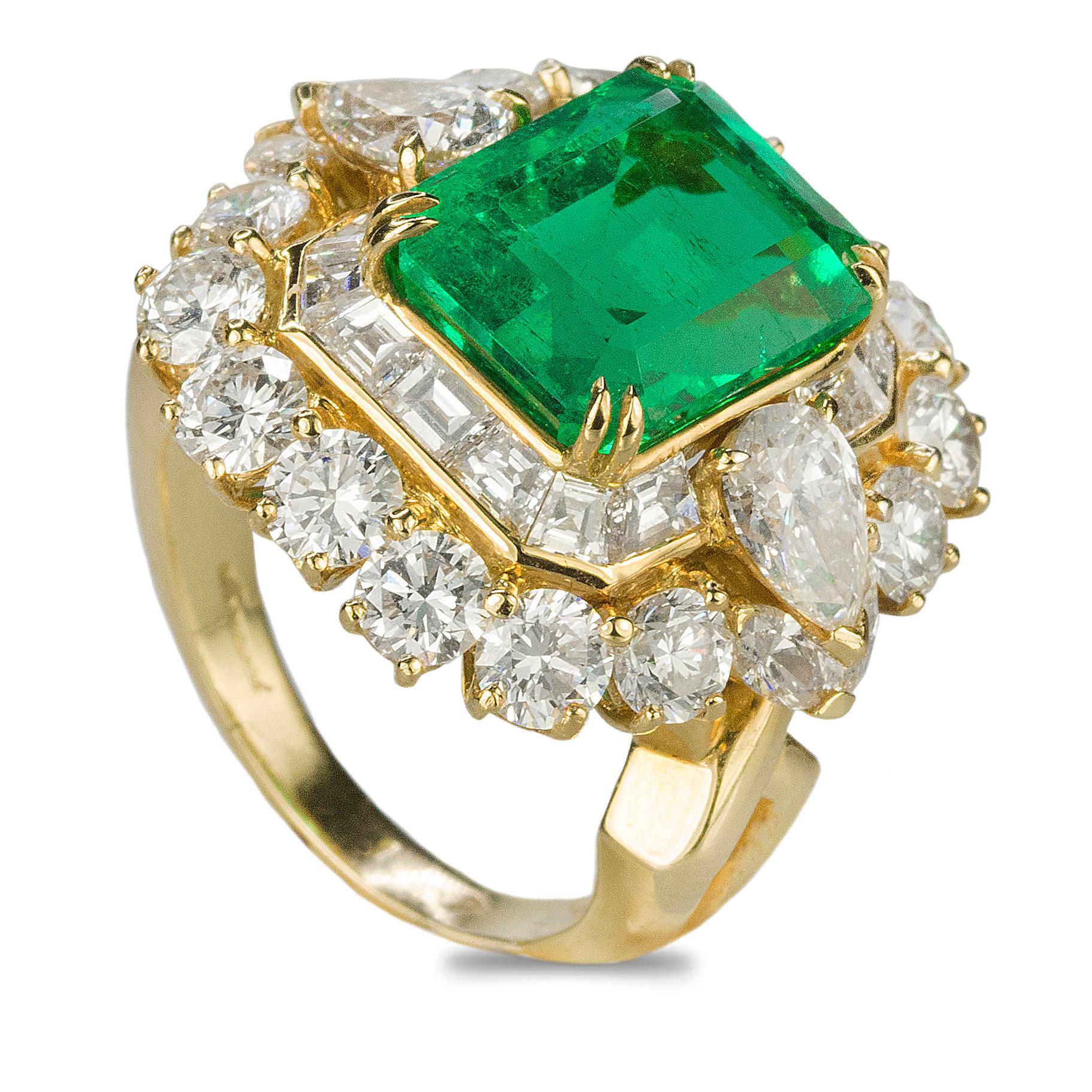 Magnificent 6.25 Carat Colombian Emerald Diamond Ring In Excellent Condition In Sarasota, FL
